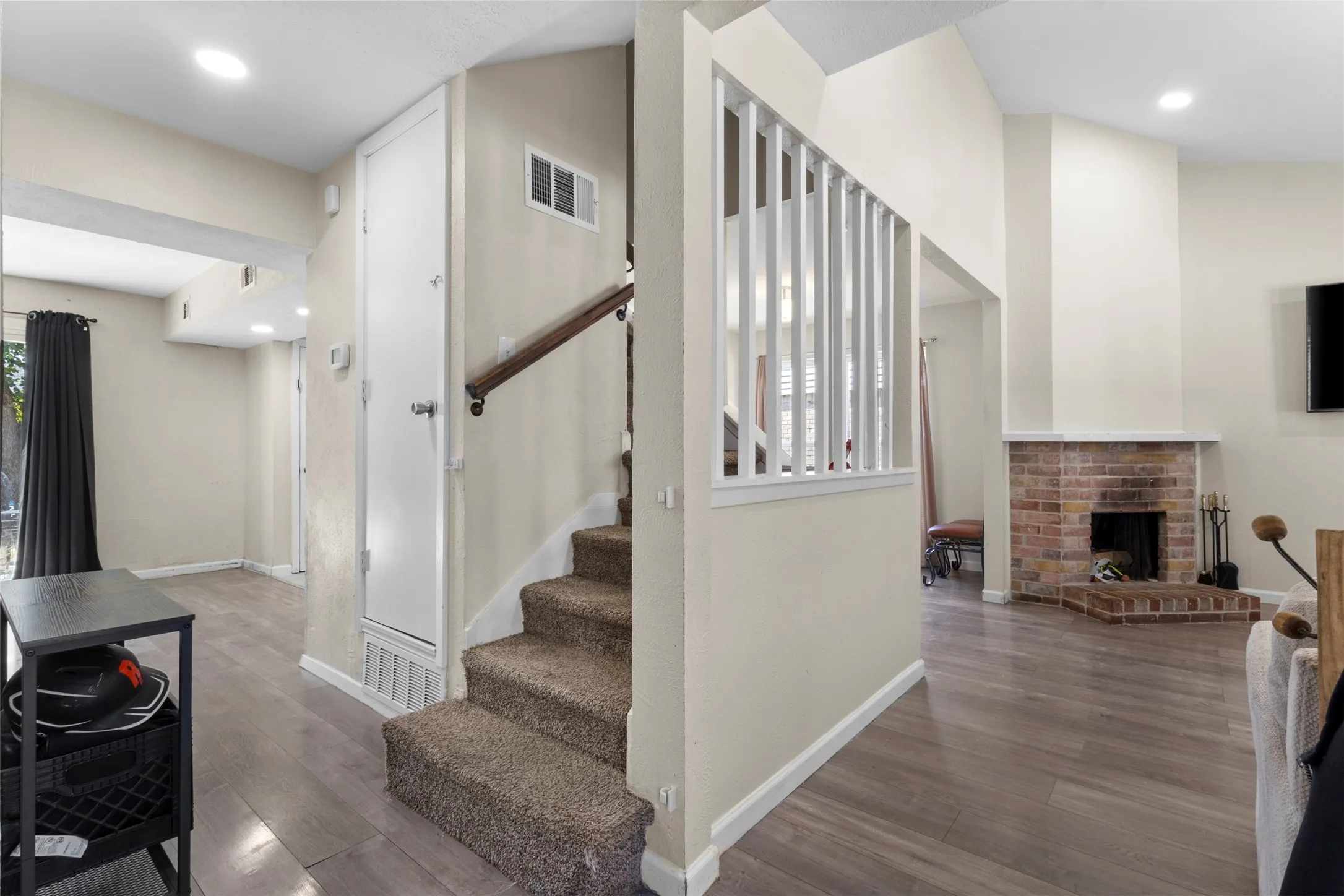 Single Family Residence For Sale in Dallas County , 1309 Glenwood Street, Grand Prairie, Texas 75052, 4 Bedroom, 3 Bathroom, Garage spaces, 1,919 Sqft, built in 1977, mls#21370067, Real Estate Agent in Grand Prairie, Homes For Sale in Dallas county, Homes For Sale in Grand Prairie, Realtor in Grand Prairie Texas, Real Estate Brokerage Independent Realty Texas, Luminita Cordes Realtor