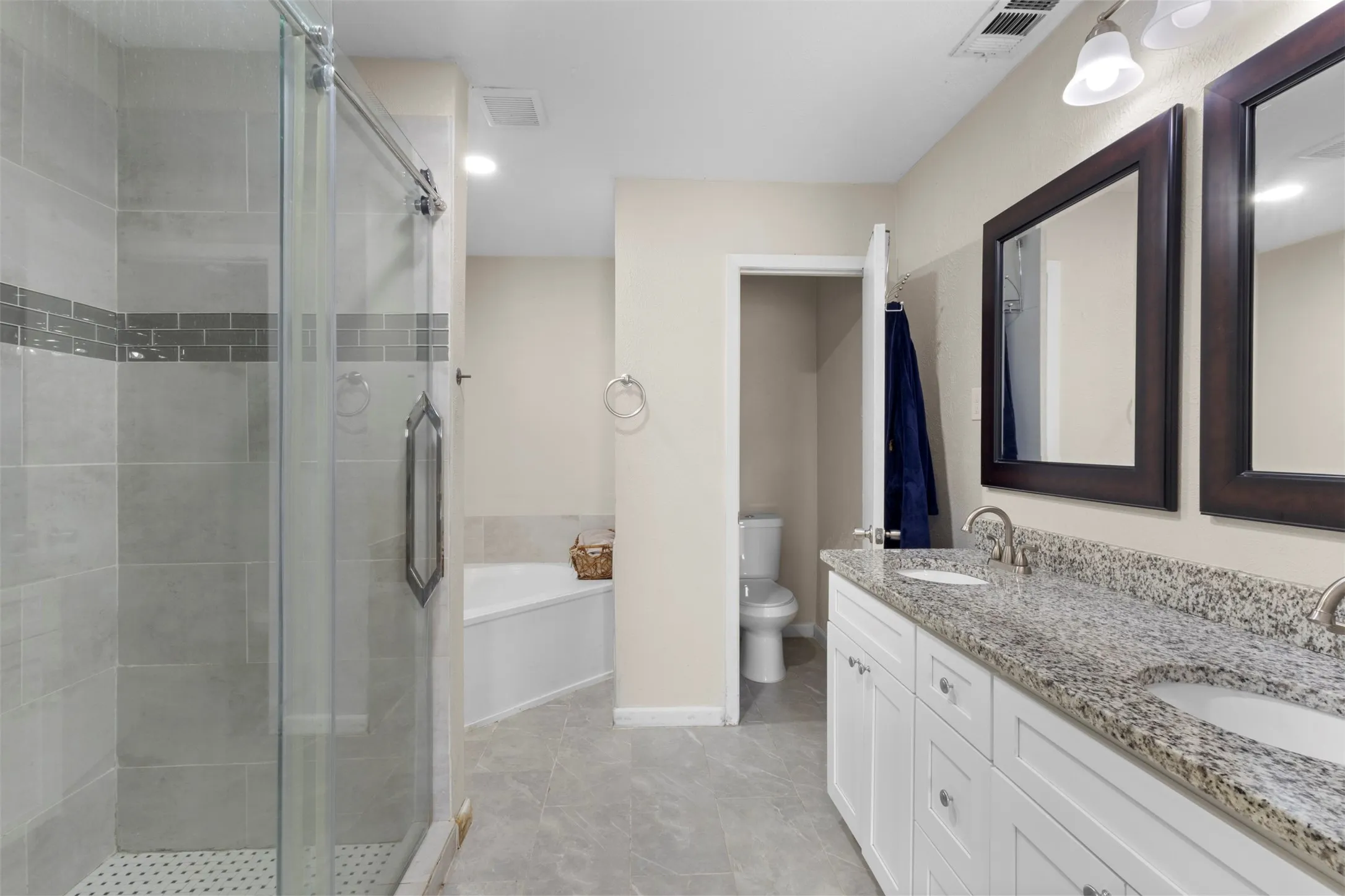 Single Family Residence For Sale in Dallas County , 1309 Glenwood Street, Grand Prairie, Texas 75052, 4 Bedroom, 3 Bathroom, Garage spaces, 1,919 Sqft, built in 1977, mls#21370067, Real Estate Agent in Grand Prairie, Homes For Sale in Dallas county, Homes For Sale in Grand Prairie, Realtor in Grand Prairie Texas, Real Estate Brokerage Independent Realty Texas, Luminita Cordes Realtor