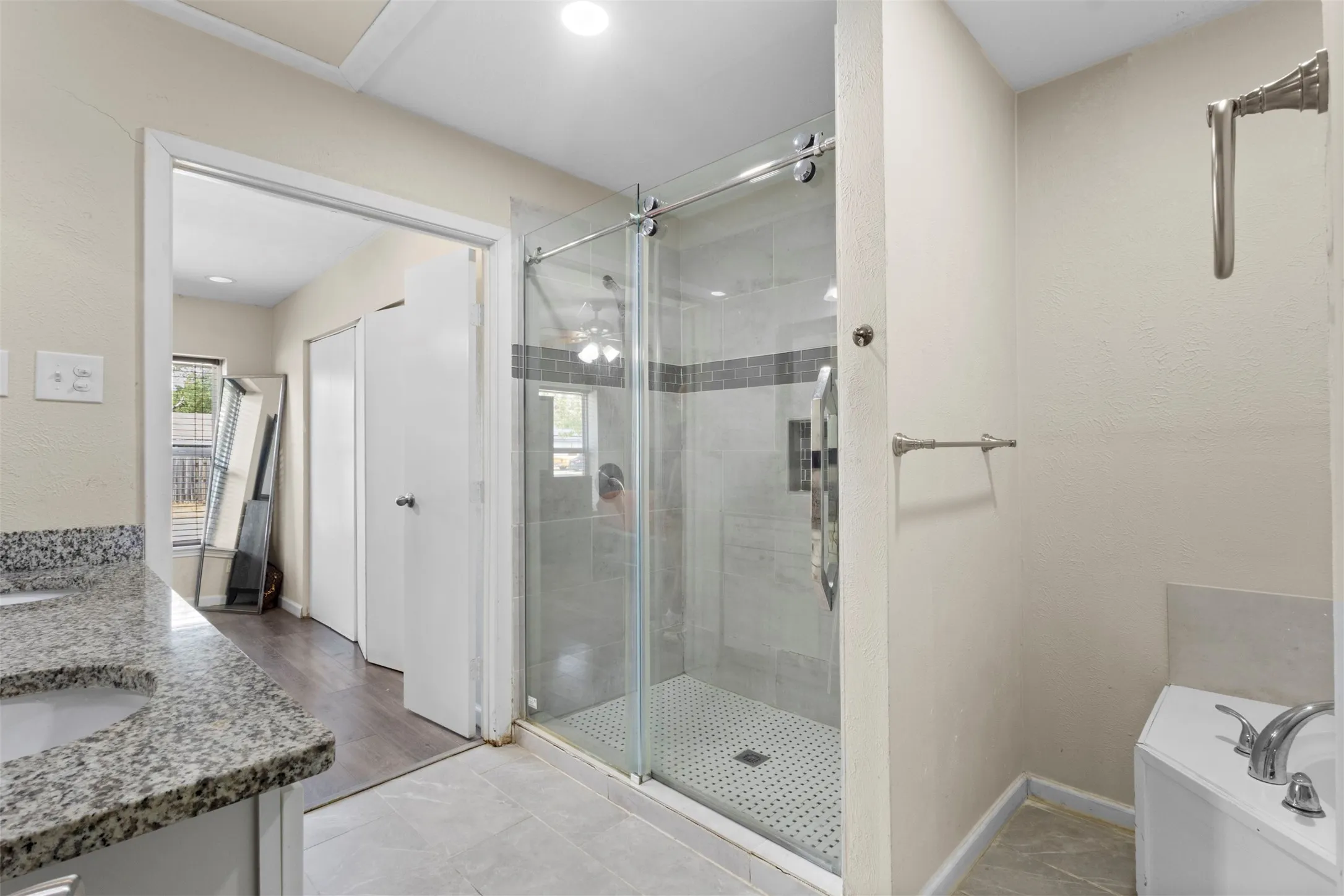Single Family Residence For Sale in Dallas County , 1309 Glenwood Street, Grand Prairie, Texas 75052, 4 Bedroom, 3 Bathroom, Garage spaces, 1,919 Sqft, built in 1977, mls#21370067, Real Estate Agent in Grand Prairie, Homes For Sale in Dallas county, Homes For Sale in Grand Prairie, Realtor in Grand Prairie Texas, Real Estate Brokerage Independent Realty Texas, Luminita Cordes Realtor