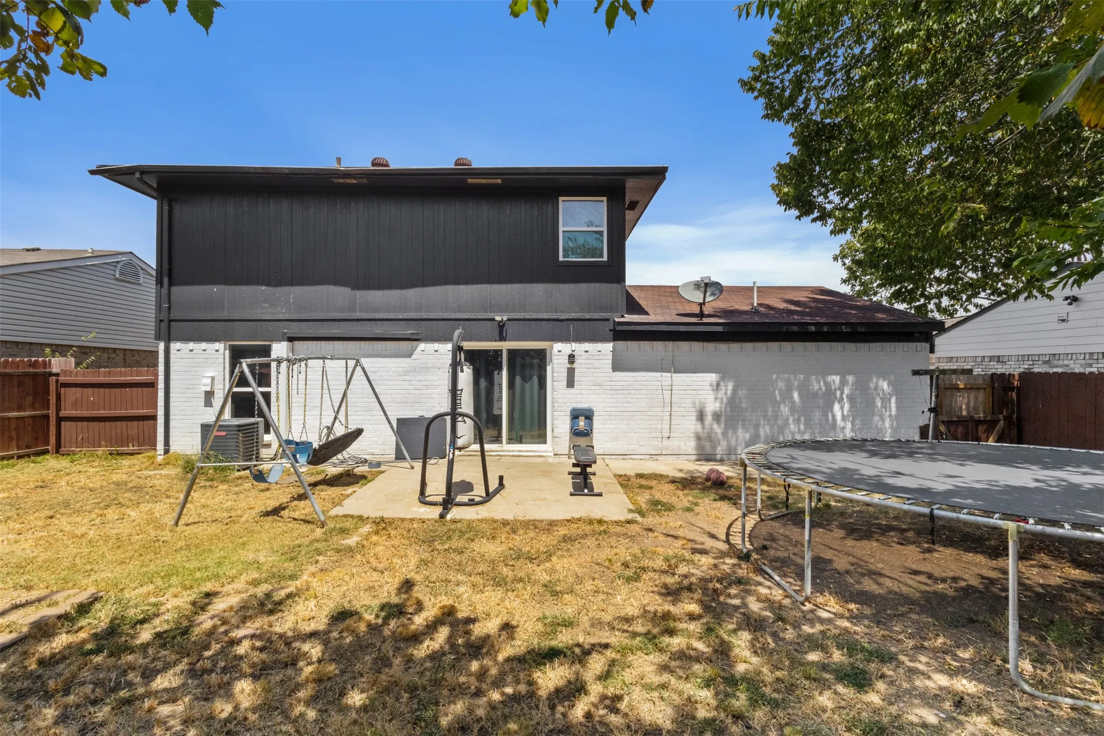 Single Family Residence For Sale in Dallas County , 1309 Glenwood Street, Grand Prairie, Texas 75052, 4 Bedroom, 3 Bathroom, Garage spaces, 1,919 Sqft, built in 1977, mls#21370067, Real Estate Agent in Grand Prairie, Homes For Sale in Dallas county, Homes For Sale in Grand Prairie, Realtor in Grand Prairie Texas, Real Estate Brokerage Independent Realty Texas, Luminita Cordes Realtor