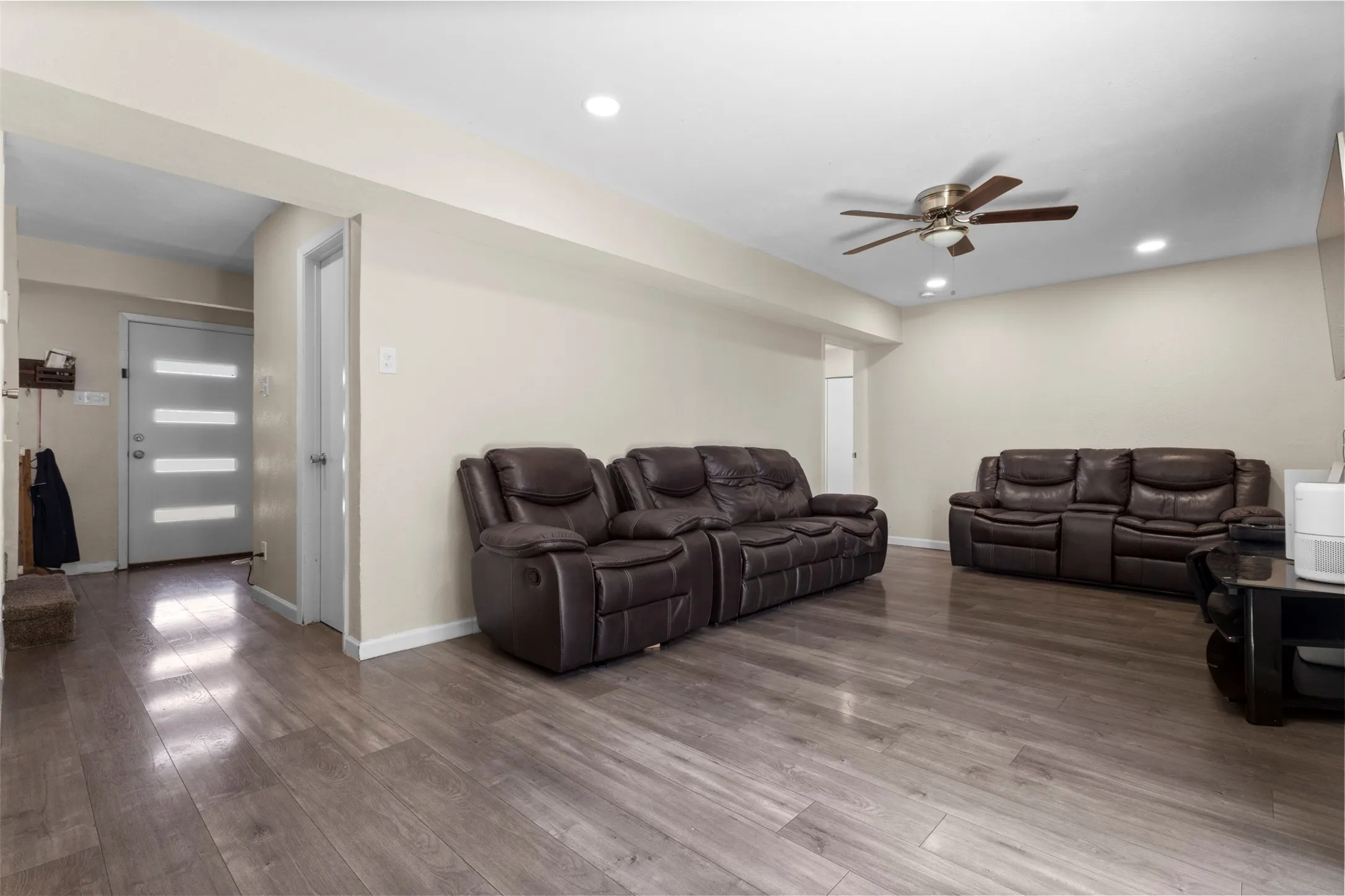 Single Family Residence For Sale in Dallas County , 1309 Glenwood Street, Grand Prairie, Texas 75052, 4 Bedroom, 3 Bathroom, Garage spaces, 1,919 Sqft, built in 1977, mls#21370067, Real Estate Agent in Grand Prairie, Homes For Sale in Dallas county, Homes For Sale in Grand Prairie, Realtor in Grand Prairie Texas, Real Estate Brokerage Independent Realty Texas, Luminita Cordes Realtor