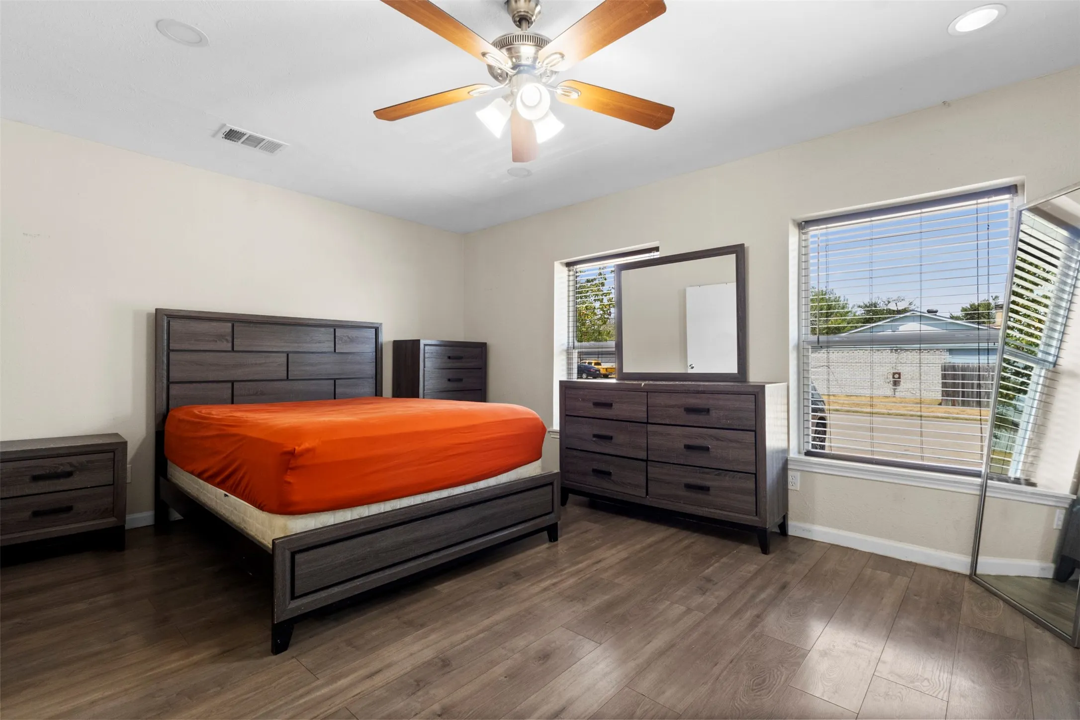 Single Family Residence For Sale in Dallas County , 1309 Glenwood Street, Grand Prairie, Texas 75052, 4 Bedroom, 3 Bathroom, Garage spaces, 1,919 Sqft, built in 1977, mls#21370067, Real Estate Agent in Grand Prairie, Homes For Sale in Dallas county, Homes For Sale in Grand Prairie, Realtor in Grand Prairie Texas, Real Estate Brokerage Independent Realty Texas, Luminita Cordes Realtor