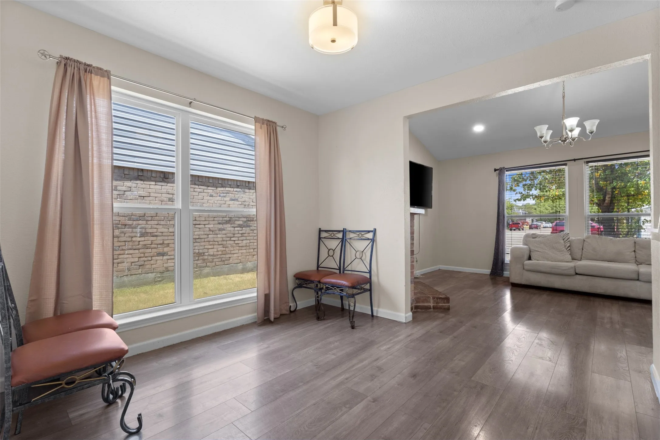 Single Family Residence For Sale in Dallas County , 1309 Glenwood Street, Grand Prairie, Texas 75052, 4 Bedroom, 3 Bathroom, Garage spaces, 1,919 Sqft, built in 1977, mls#21370067, Real Estate Agent in Grand Prairie, Homes For Sale in Dallas county, Homes For Sale in Grand Prairie, Realtor in Grand Prairie Texas, Real Estate Brokerage Independent Realty Texas, Luminita Cordes Realtor