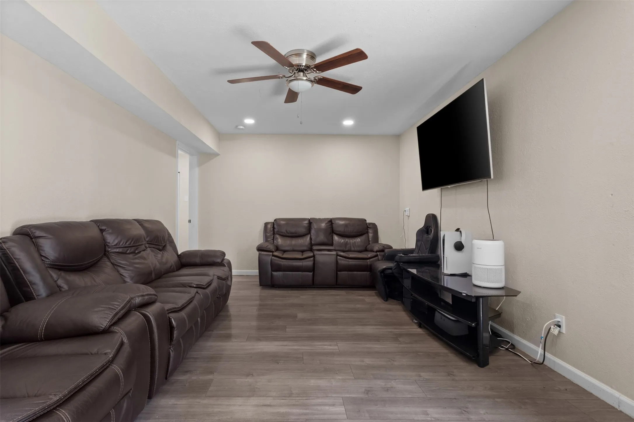 Single Family Residence For Sale in Dallas County , 1309 Glenwood Street, Grand Prairie, Texas 75052, 4 Bedroom, 3 Bathroom, Garage spaces, 1,919 Sqft, built in 1977, mls#21370067, Real Estate Agent in Grand Prairie, Homes For Sale in Dallas county, Homes For Sale in Grand Prairie, Realtor in Grand Prairie Texas, Real Estate Brokerage Independent Realty Texas, Luminita Cordes Realtor