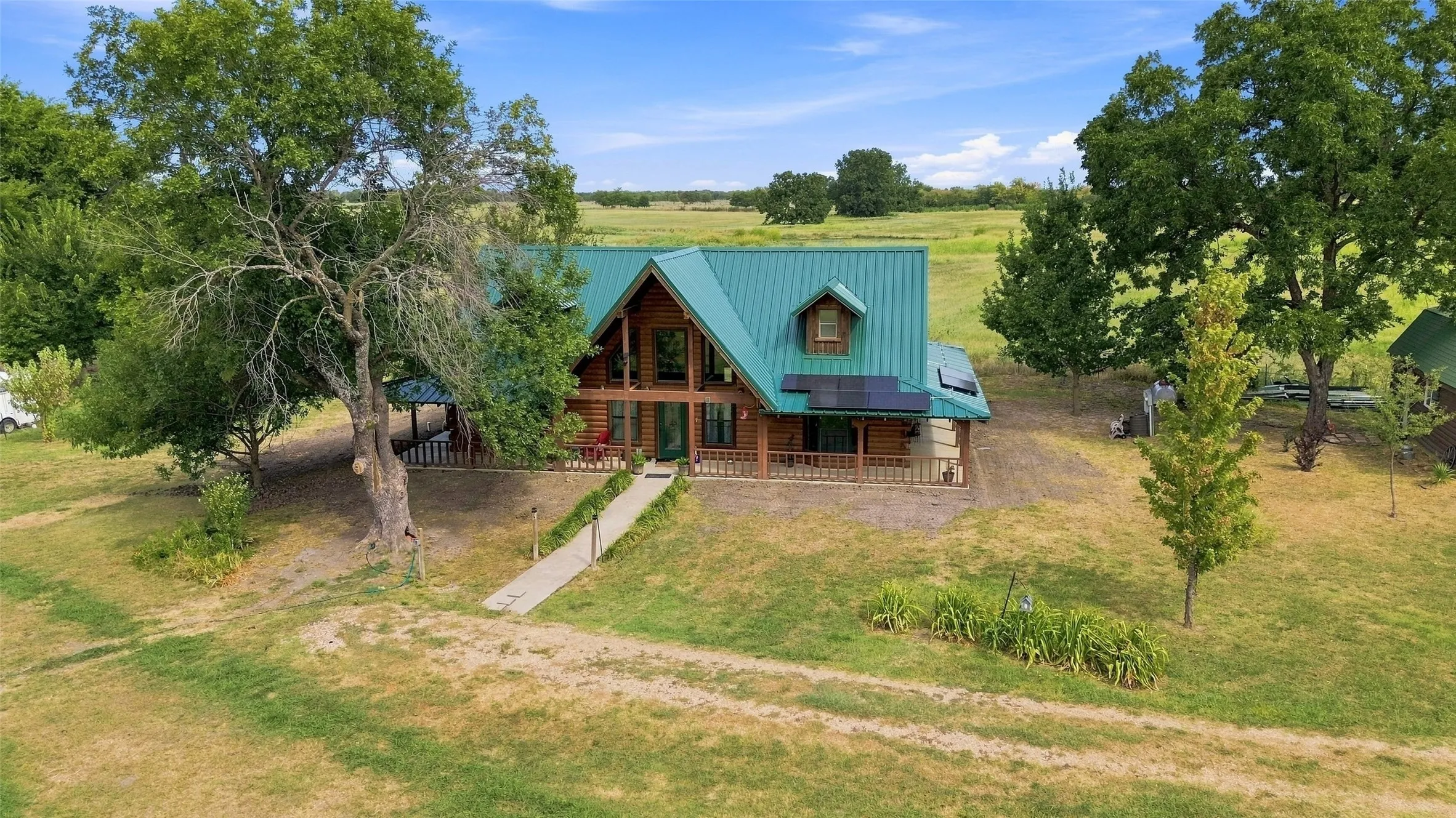 Single Family Residence For Sale in Lamar County , 1956 County Road 27100, Roxton, Texas 75477, 4 Bedroom, 3 Bathroom, 2 Garage spaces, 1,944 Sqft, built in 2011, mls#21370046, Real Estate Agent in Roxton, Homes For Sale in Lamar county, Homes For Sale in Roxton, Realtor in Roxton Texas, Real Estate Brokerage Independent Realty Texas, Luminita Cordes Realtor