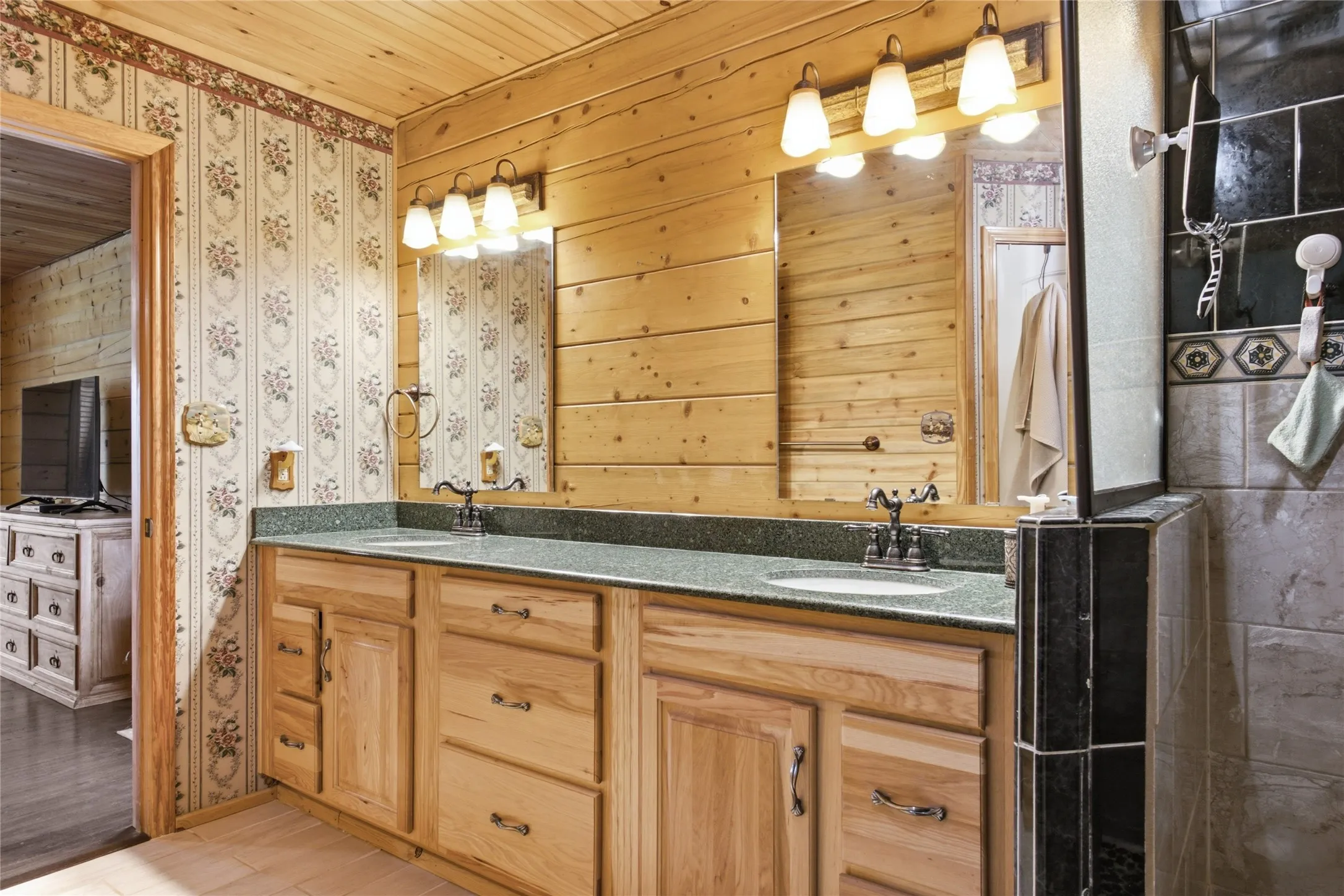 Single Family Residence For Sale in Lamar County , 1956 County Road 27100, Roxton, Texas 75477, 4 Bedroom, 3 Bathroom, 2 Garage spaces, 1,944 Sqft, built in 2011, mls#21370046, Real Estate Agent in Roxton, Homes For Sale in Lamar county, Homes For Sale in Roxton, Realtor in Roxton Texas, Real Estate Brokerage Independent Realty Texas, Luminita Cordes Realtor