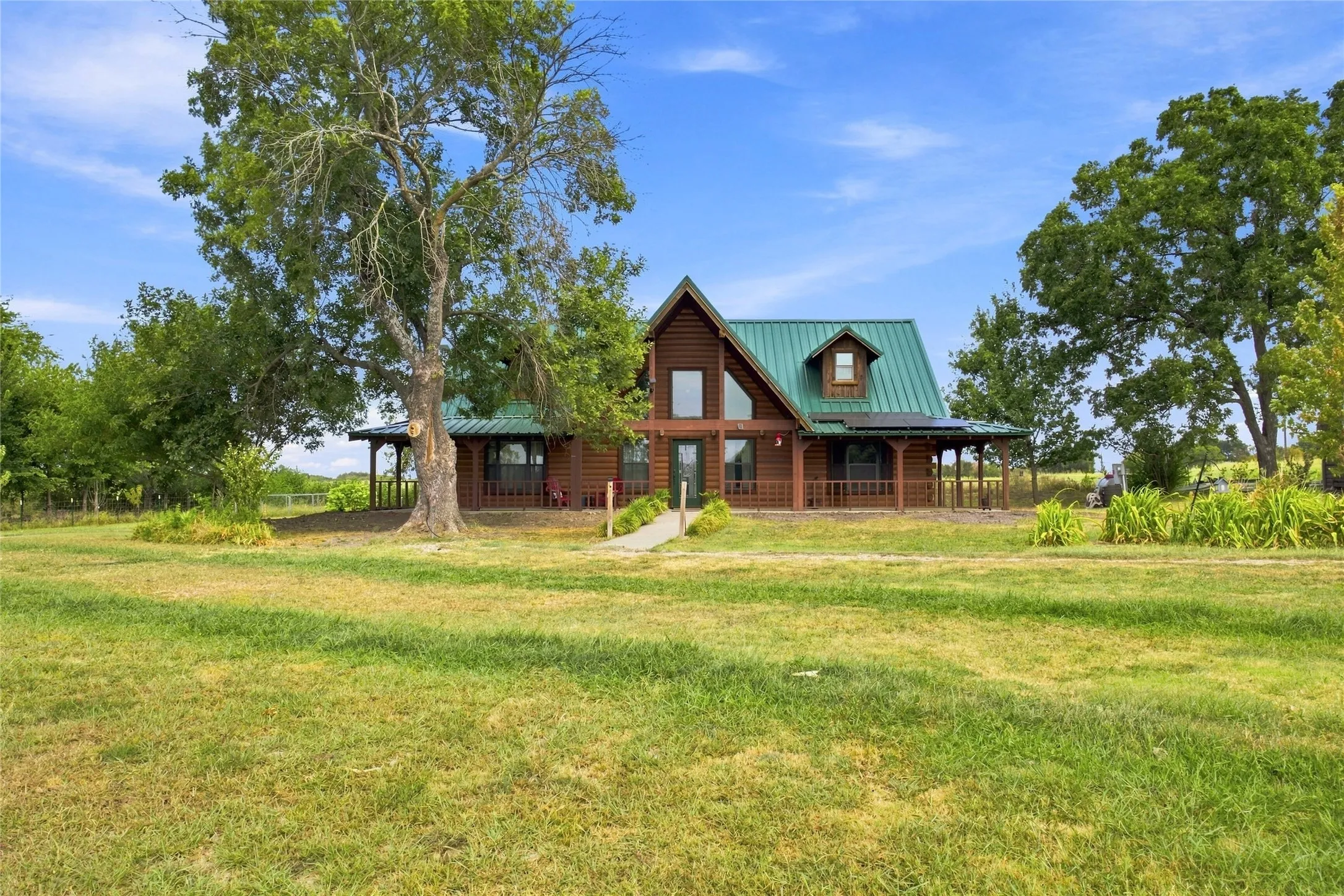 Single Family Residence For Sale in Lamar County , 1956 County Road 27100, Roxton, Texas 75477, 4 Bedroom, 3 Bathroom, 2 Garage spaces, 1,944 Sqft, built in 2011, mls#21370046, Real Estate Agent in Roxton, Homes For Sale in Lamar county, Homes For Sale in Roxton, Realtor in Roxton Texas, Real Estate Brokerage Independent Realty Texas, Luminita Cordes Realtor