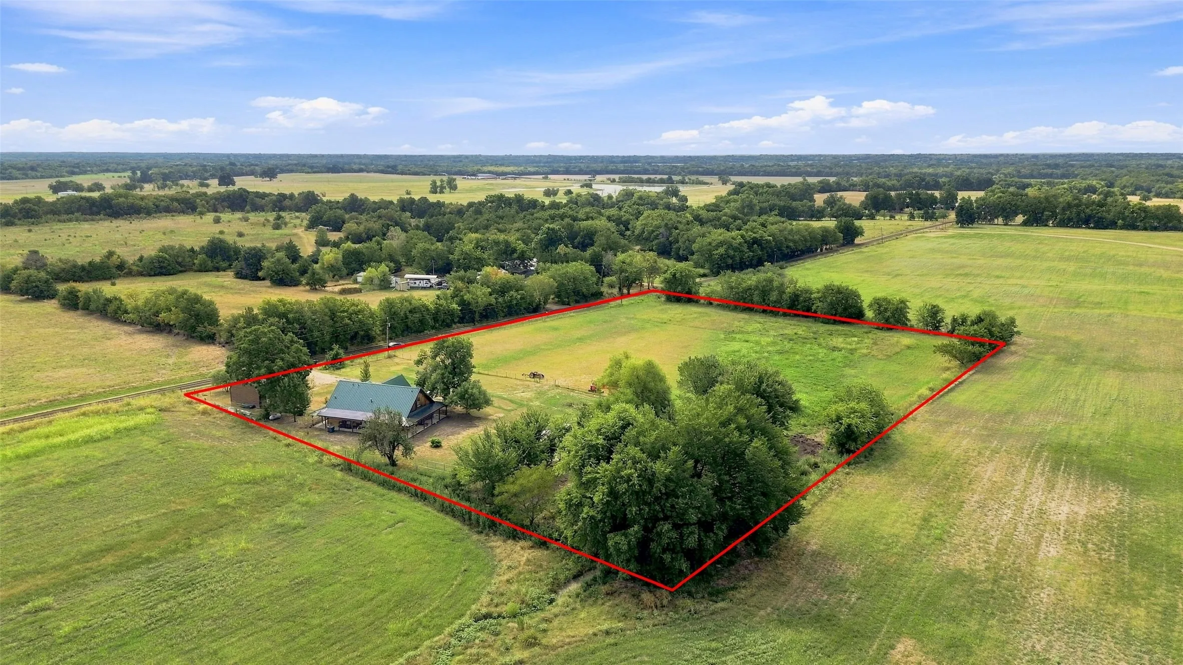 Single Family Residence For Sale in Lamar County , 1956 County Road 27100, Roxton, Texas 75477, 4 Bedroom, 3 Bathroom, 2 Garage spaces, 1,944 Sqft, built in 2011, mls#21370046, Real Estate Agent in Roxton, Homes For Sale in Lamar county, Homes For Sale in Roxton, Realtor in Roxton Texas, Real Estate Brokerage Independent Realty Texas, Luminita Cordes Realtor