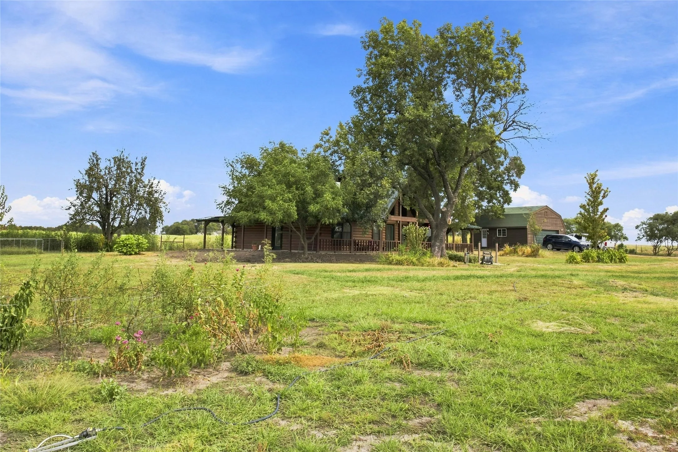 Single Family Residence For Sale in Lamar County , 1956 County Road 27100, Roxton, Texas 75477, 4 Bedroom, 3 Bathroom, 2 Garage spaces, 1,944 Sqft, built in 2011, mls#21370046, Real Estate Agent in Roxton, Homes For Sale in Lamar county, Homes For Sale in Roxton, Realtor in Roxton Texas, Real Estate Brokerage Independent Realty Texas, Luminita Cordes Realtor