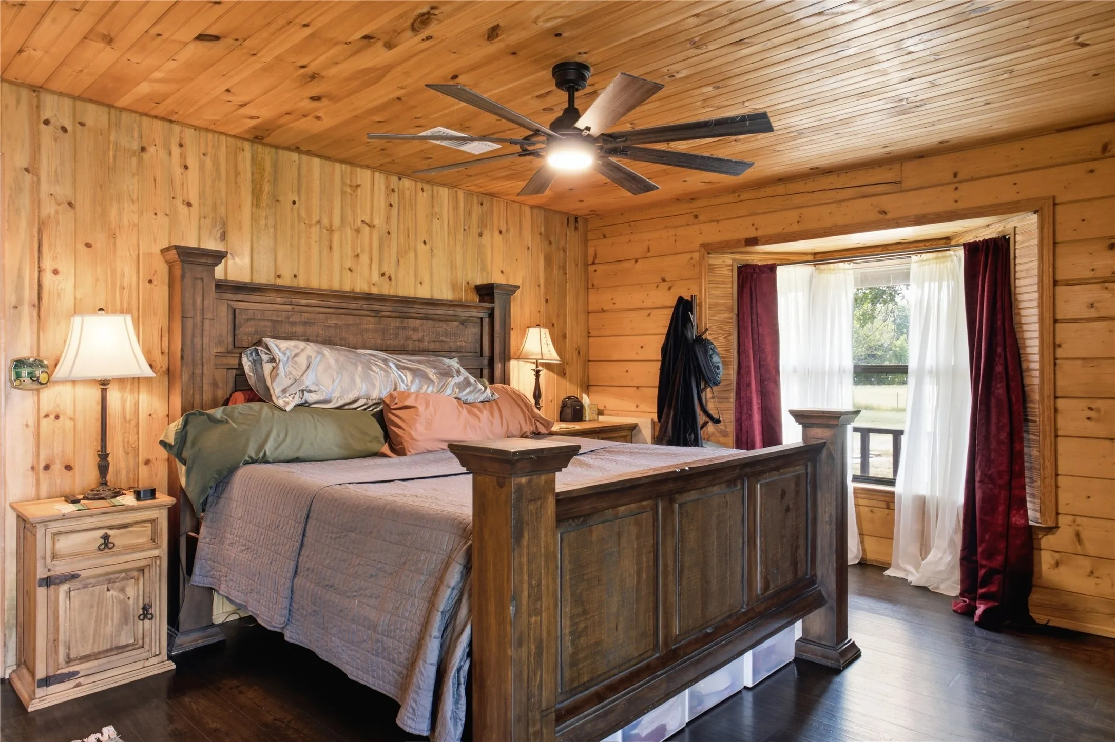 Single Family Residence For Sale in Lamar County , 1956 County Road 27100, Roxton, Texas 75477, 4 Bedroom, 3 Bathroom, 2 Garage spaces, 1,944 Sqft, built in 2011, mls#21370046, Real Estate Agent in Roxton, Homes For Sale in Lamar county, Homes For Sale in Roxton, Realtor in Roxton Texas, Real Estate Brokerage Independent Realty Texas, Luminita Cordes Realtor