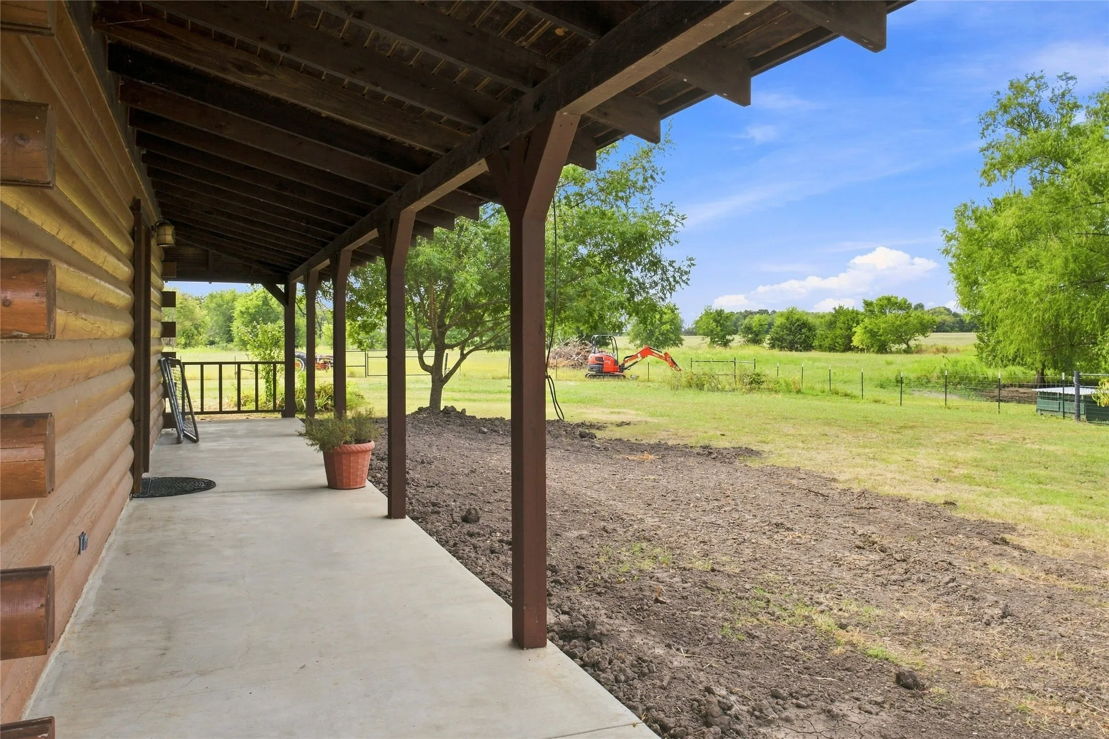 Single Family Residence For Sale in Lamar County , 1956 County Road 27100, Roxton, Texas 75477, 4 Bedroom, 3 Bathroom, 2 Garage spaces, 1,944 Sqft, built in 2011, mls#21370046, Real Estate Agent in Roxton, Homes For Sale in Lamar county, Homes For Sale in Roxton, Realtor in Roxton Texas, Real Estate Brokerage Independent Realty Texas, Luminita Cordes Realtor