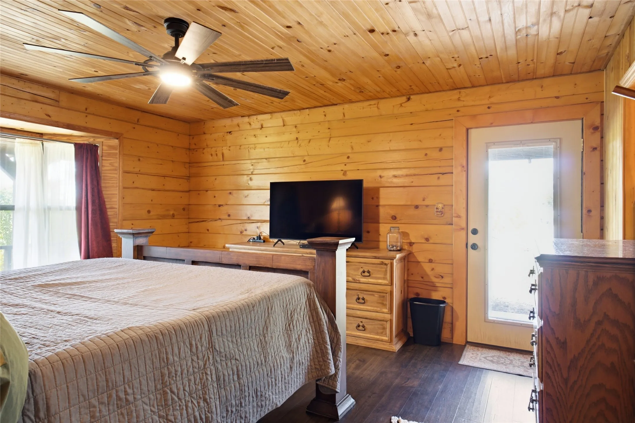 Single Family Residence For Sale in Lamar County , 1956 County Road 27100, Roxton, Texas 75477, 4 Bedroom, 3 Bathroom, 2 Garage spaces, 1,944 Sqft, built in 2011, mls#21370046, Real Estate Agent in Roxton, Homes For Sale in Lamar county, Homes For Sale in Roxton, Realtor in Roxton Texas, Real Estate Brokerage Independent Realty Texas, Luminita Cordes Realtor