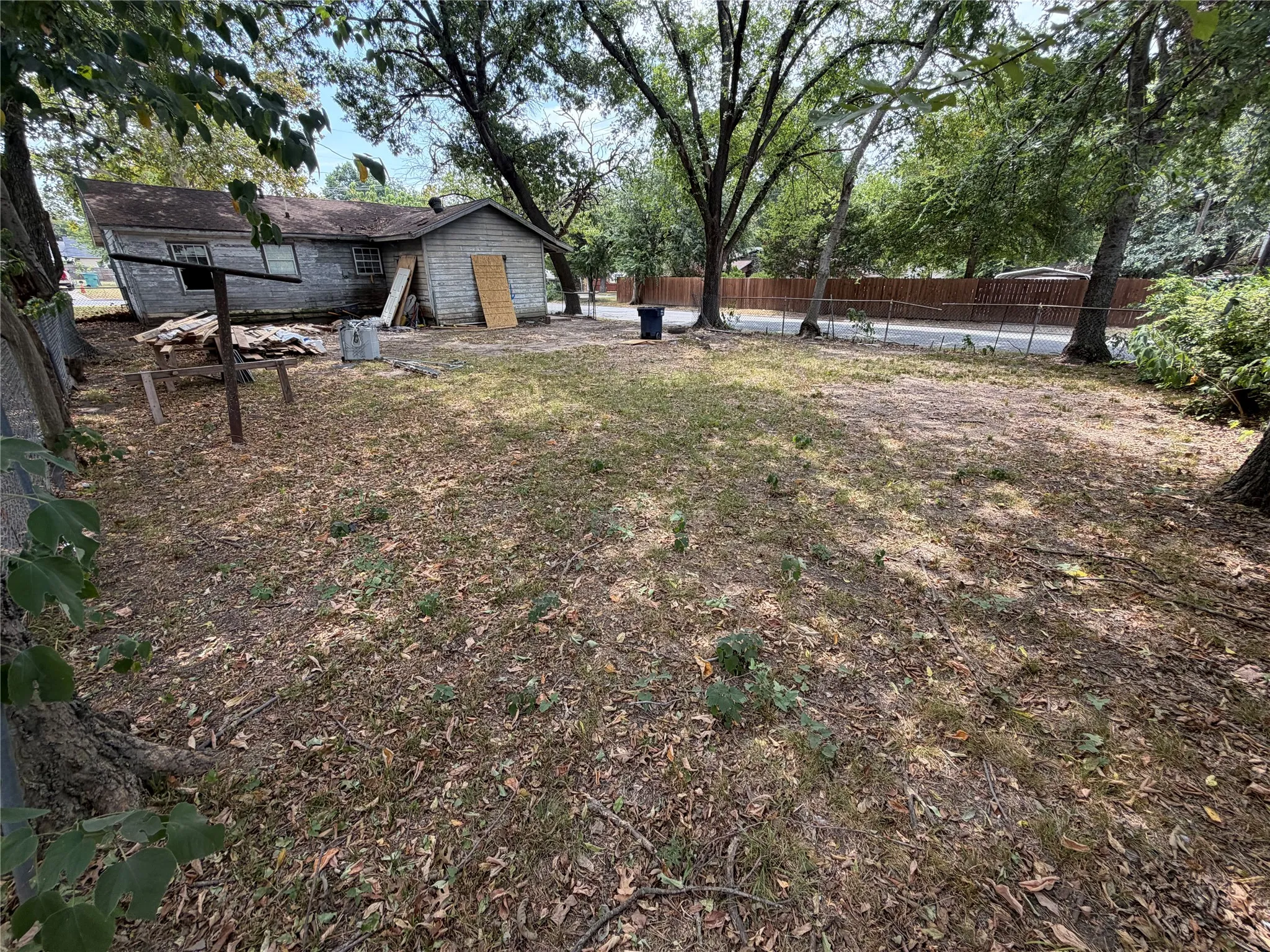 Single Family Residence For Sale in Grayson County , 327 W Hester Street, Sherman, Texas 75090, 3 Bedroom, 2 Bathroom, 1 Garage spaces, 1,280 Sqft, built in 1950, mls#21370563, Real Estate Agent in Sherman, Homes For Sale in Grayson county, Homes For Sale in Sherman, Realtor in Sherman Texas, Real Estate Brokerage Independent Realty Texas, Luminita Cordes Realtor