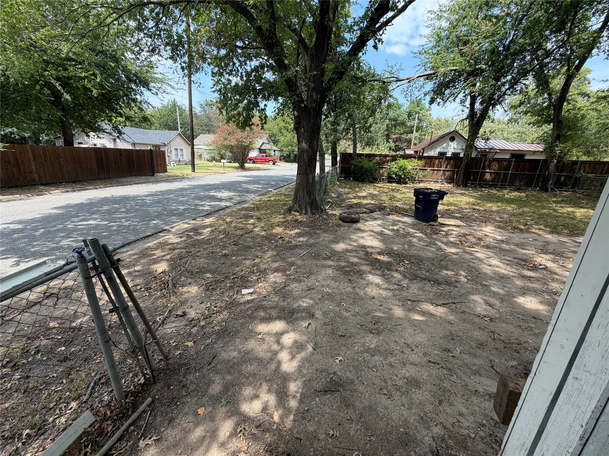 Single Family Residence For Sale in Grayson County , 327 W Hester Street, Sherman, Texas 75090, 3 Bedroom, 2 Bathroom, 1 Garage spaces, 1,280 Sqft, built in 1950, mls#21370563, Real Estate Agent in Sherman, Homes For Sale in Grayson county, Homes For Sale in Sherman, Realtor in Sherman Texas, Real Estate Brokerage Independent Realty Texas, Luminita Cordes Realtor