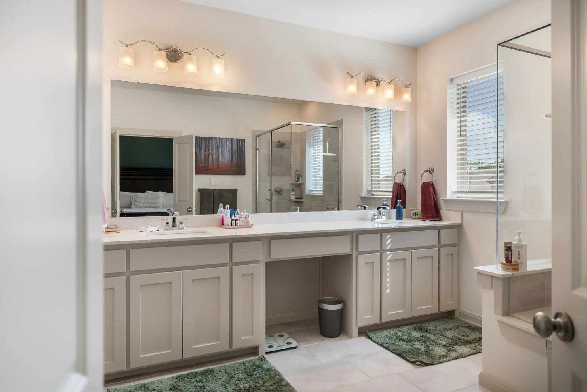 Dual vanity with undermount sinks and light-toned countertops