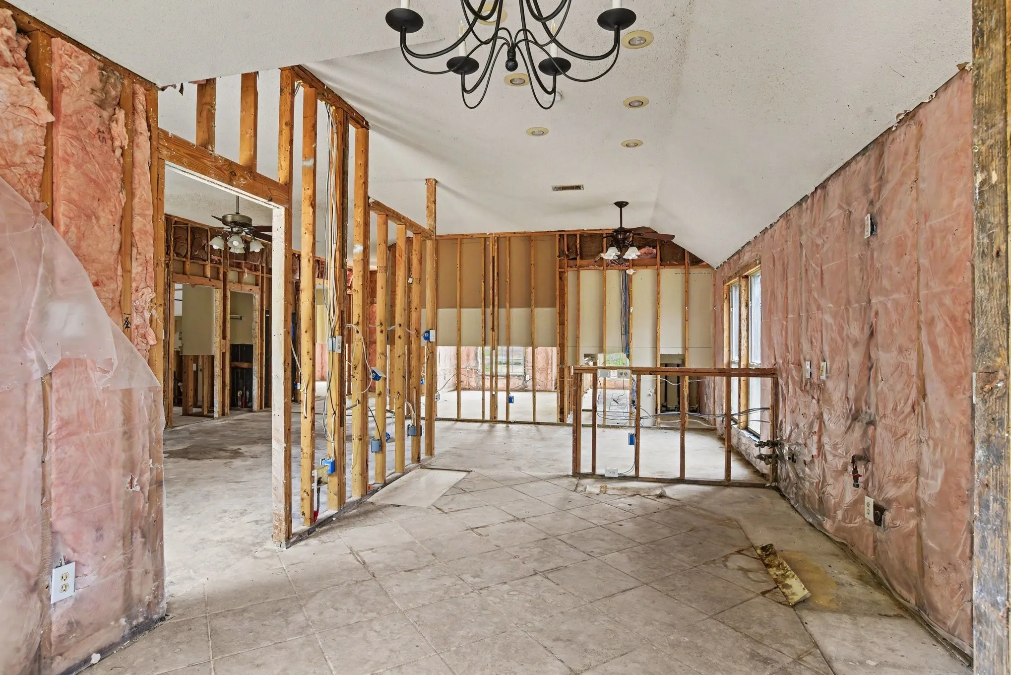 Single Family Residence For Sale in Rockwall County , 2851 Hampshire Lane, Rockwall, Texas 75032, 4 Bedroom, 2 Bathroom, 2 Garage spaces, 1,751 Sqft, built in 2000, mls#21367595, Real Estate Agent in Rockwall, Homes For Sale in Rockwall county, Homes For Sale in Rockwall, Realtor in Rockwall Texas, Real Estate Brokerage Independent Realty Texas, Luminita Cordes Realtor