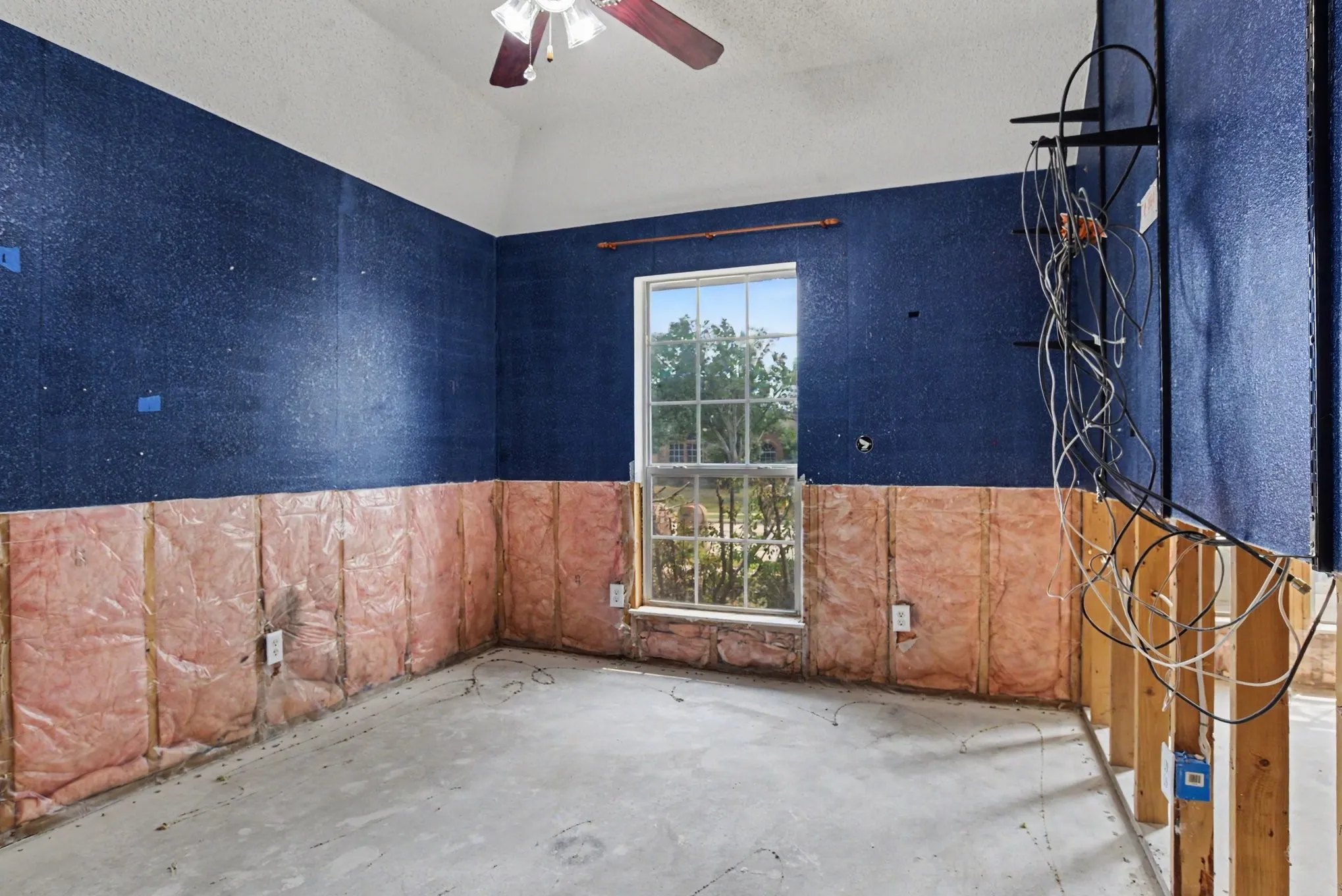 Single Family Residence For Sale in Rockwall County , 2851 Hampshire Lane, Rockwall, Texas 75032, 4 Bedroom, 2 Bathroom, 2 Garage spaces, 1,751 Sqft, built in 2000, mls#21367595, Real Estate Agent in Rockwall, Homes For Sale in Rockwall county, Homes For Sale in Rockwall, Realtor in Rockwall Texas, Real Estate Brokerage Independent Realty Texas, Luminita Cordes Realtor