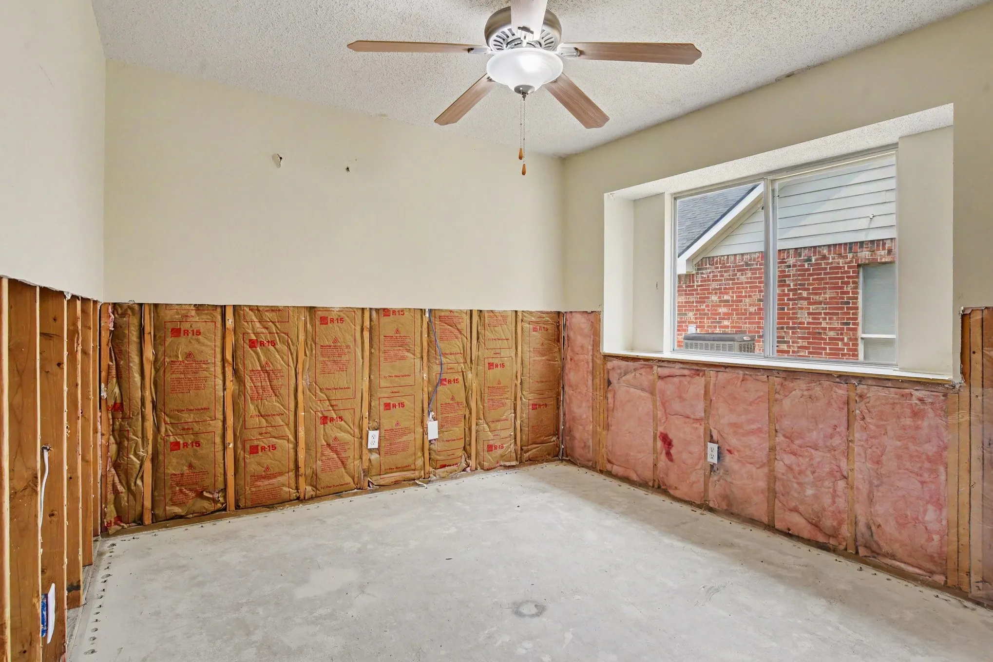 Single Family Residence For Sale in Rockwall County , 2851 Hampshire Lane, Rockwall, Texas 75032, 4 Bedroom, 2 Bathroom, 2 Garage spaces, 1,751 Sqft, built in 2000, mls#21367595, Real Estate Agent in Rockwall, Homes For Sale in Rockwall county, Homes For Sale in Rockwall, Realtor in Rockwall Texas, Real Estate Brokerage Independent Realty Texas, Luminita Cordes Realtor