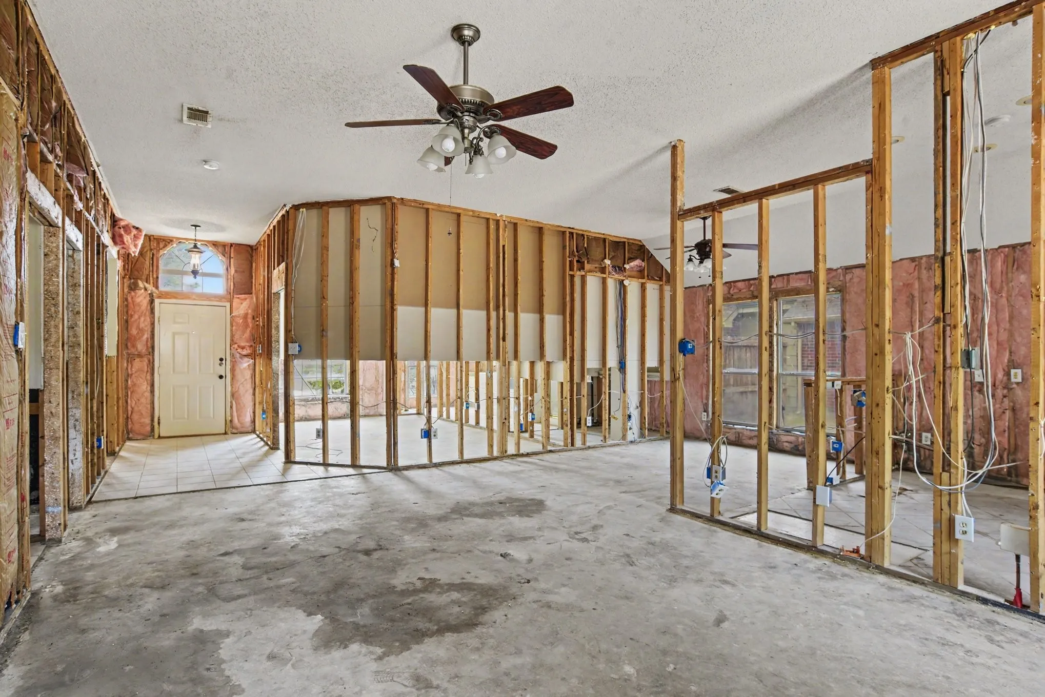 Single Family Residence For Sale in Rockwall County , 2851 Hampshire Lane, Rockwall, Texas 75032, 4 Bedroom, 2 Bathroom, 2 Garage spaces, 1,751 Sqft, built in 2000, mls#21367595, Real Estate Agent in Rockwall, Homes For Sale in Rockwall county, Homes For Sale in Rockwall, Realtor in Rockwall Texas, Real Estate Brokerage Independent Realty Texas, Luminita Cordes Realtor