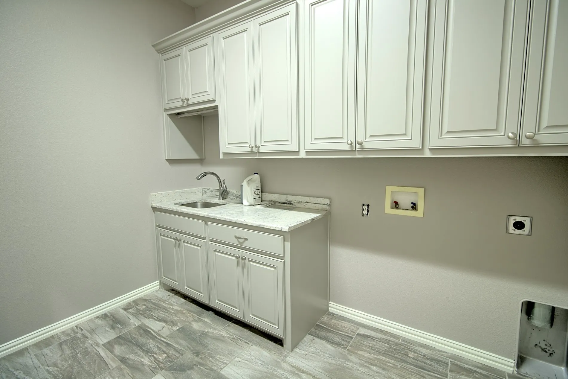 Single Family Residence For Rent in Kaufman County , 16661 Valley View, Forney, Texas 75126, 5 Bedroom, 5 Bathroom, 3 Garage spaces, 4,930 Sqft, built in 2018, mls#21369171, Real Estate Agent in Forney, Homes For Rent in Kaufman county, Homes For Rent in Forney, Realtor in Forney Texas, Real Estate Brokerage Independent Realty Texas, Luminita Cordes Realtor