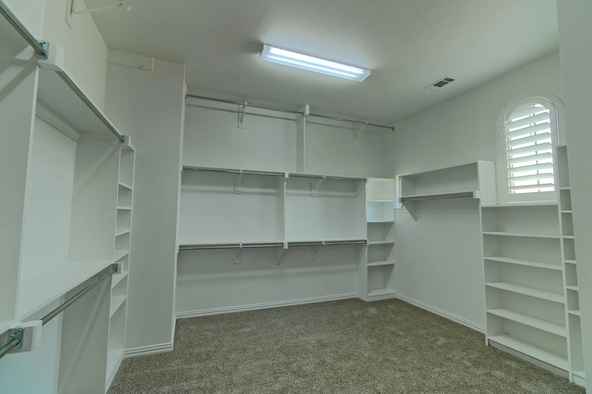 Single Family Residence For Rent in Kaufman County , 16661 Valley View, Forney, Texas 75126, 5 Bedroom, 5 Bathroom, 3 Garage spaces, 4,930 Sqft, built in 2018, mls#21369171, Real Estate Agent in Forney, Homes For Rent in Kaufman county, Homes For Rent in Forney, Realtor in Forney Texas, Real Estate Brokerage Independent Realty Texas, Luminita Cordes Realtor