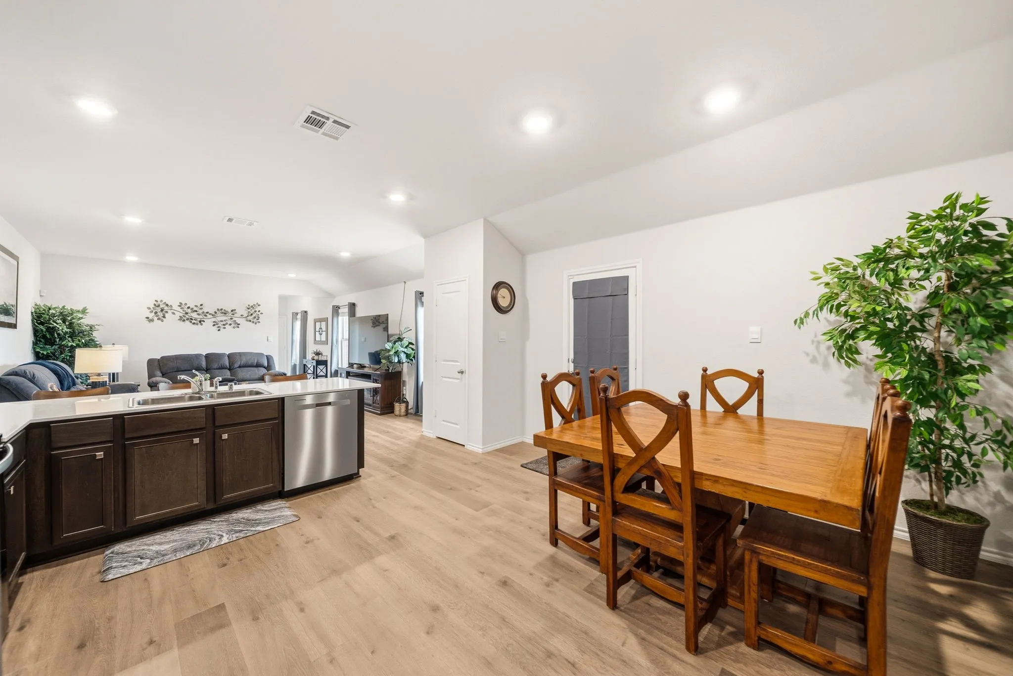 Single Family Residence For Sale in Kaufman County , 1501 Dilley Lane, Forney, Texas 75126, 3 Bedroom, 2 Bathroom, 2 Garage spaces, 1,532 Sqft, built in 2023, mls#21369955, Real Estate Agent in Forney, Homes For Sale in Kaufman county, Homes For Sale in Forney, Realtor in Forney Texas, Real Estate Brokerage Independent Realty Texas, Luminita Cordes Realtor