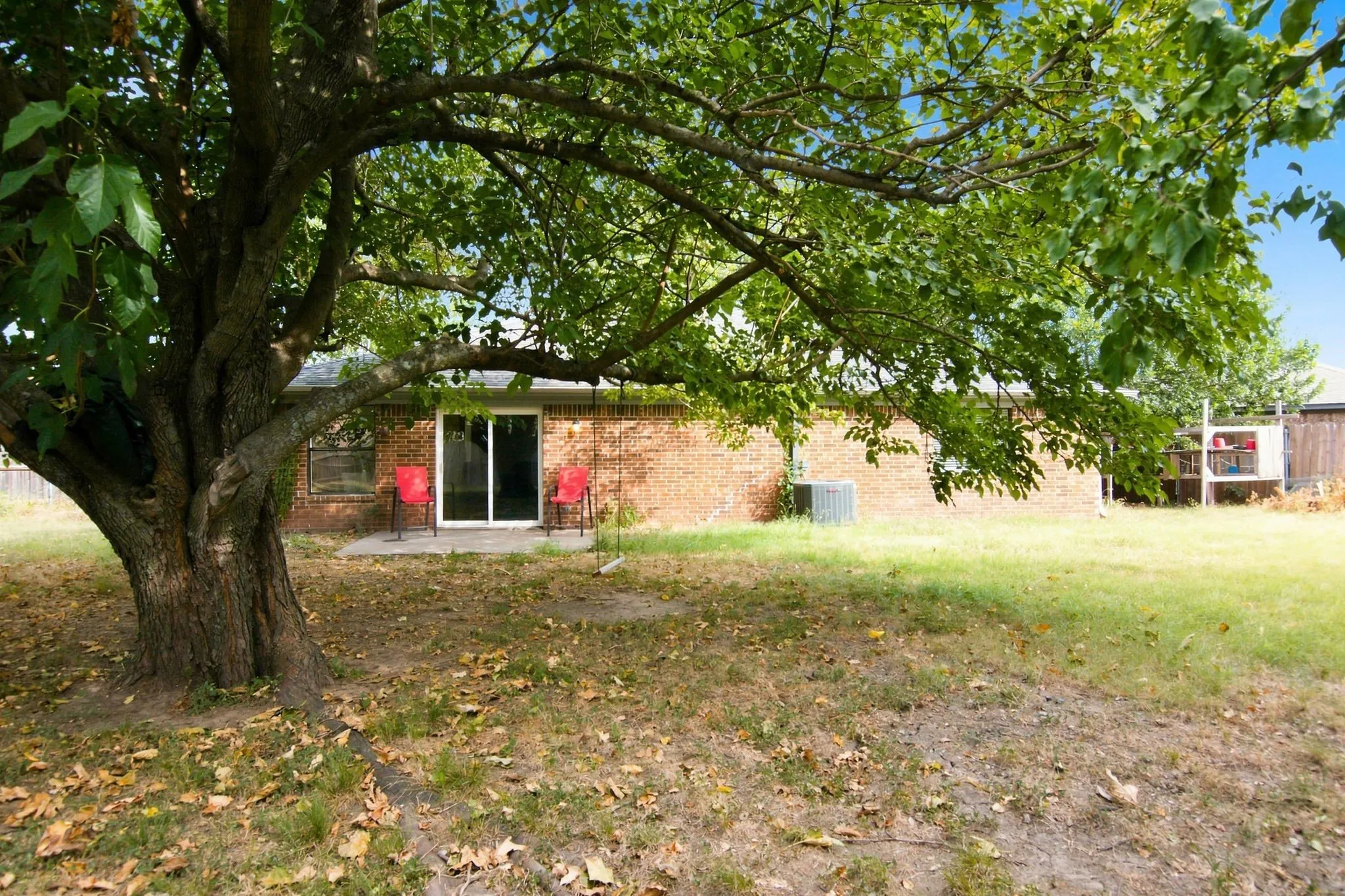 Single Family Residence For Sale in Tarrant County , 6400 Twin Spruce Court, Arlington, Texas 76018, 3 Bedroom, 2 Bathroom, 2 Garage spaces, 1,710 Sqft, built in 1984, mls#21370532, Real Estate Agent in Arlington, Homes For Sale in Tarrant county, Homes For Sale in Arlington, Realtor in Arlington Texas, Real Estate Brokerage Independent Realty Texas, Luminita Cordes Realtor