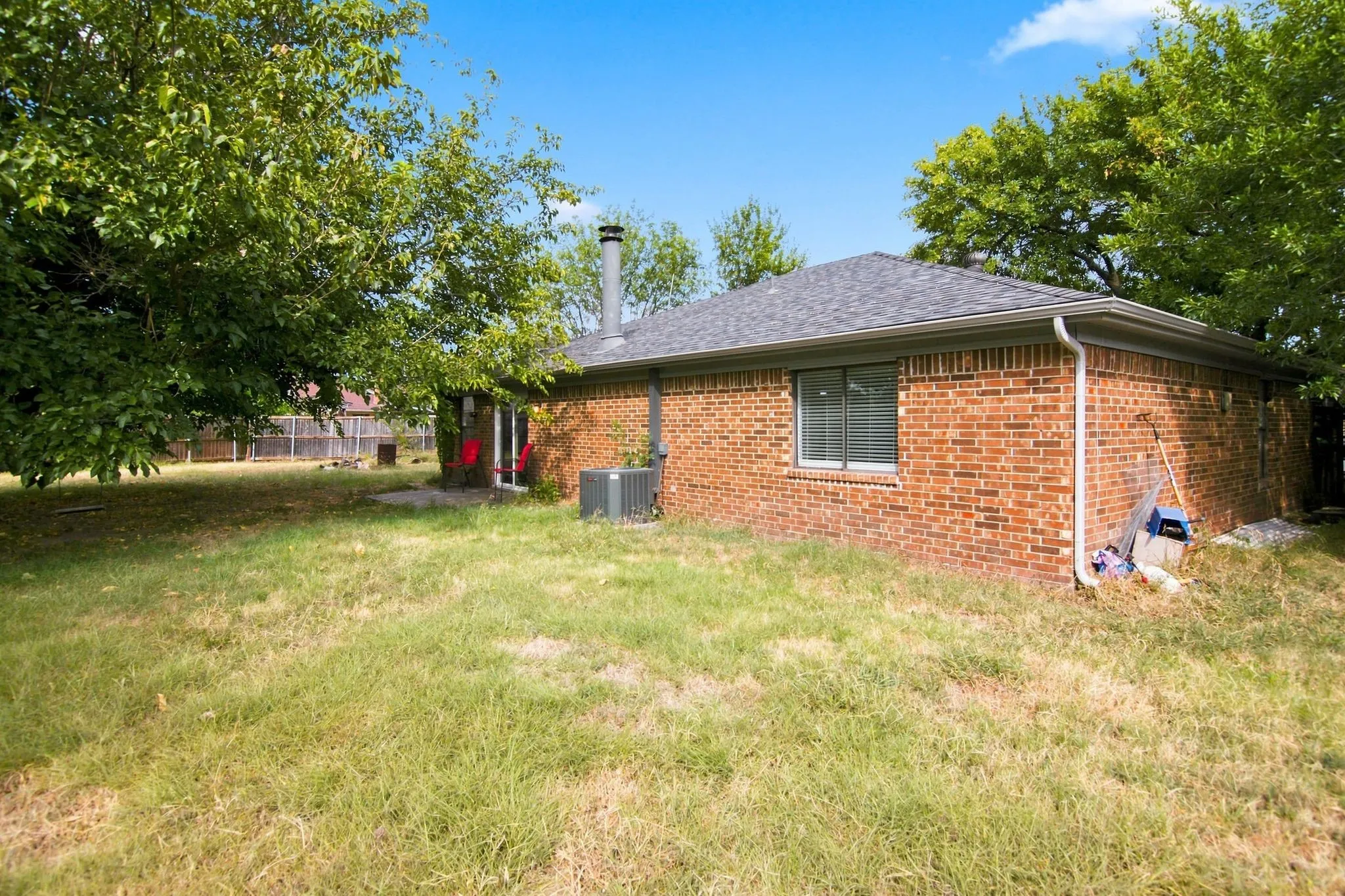 Single Family Residence For Sale in Tarrant County , 6400 Twin Spruce Court, Arlington, Texas 76018, 3 Bedroom, 2 Bathroom, 2 Garage spaces, 1,710 Sqft, built in 1984, mls#21370532, Real Estate Agent in Arlington, Homes For Sale in Tarrant county, Homes For Sale in Arlington, Realtor in Arlington Texas, Real Estate Brokerage Independent Realty Texas, Luminita Cordes Realtor