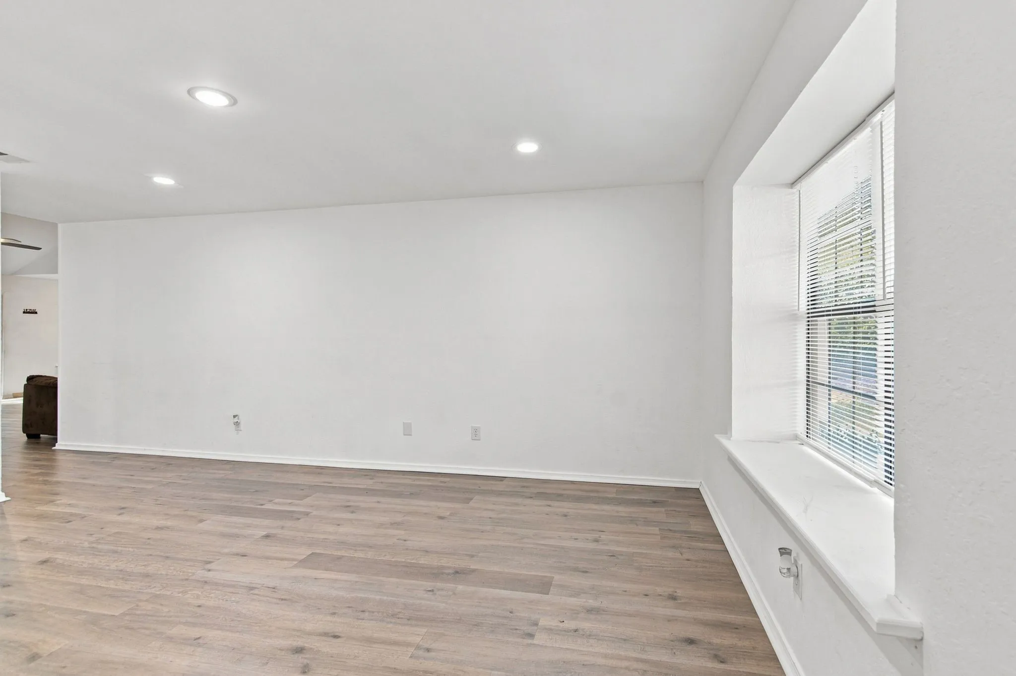 Single Family Residence For Sale in Tarrant County , 6400 Twin Spruce Court, Arlington, Texas 76018, 3 Bedroom, 2 Bathroom, 2 Garage spaces, 1,710 Sqft, built in 1984, mls#21370532, Real Estate Agent in Arlington, Homes For Sale in Tarrant county, Homes For Sale in Arlington, Realtor in Arlington Texas, Real Estate Brokerage Independent Realty Texas, Luminita Cordes Realtor