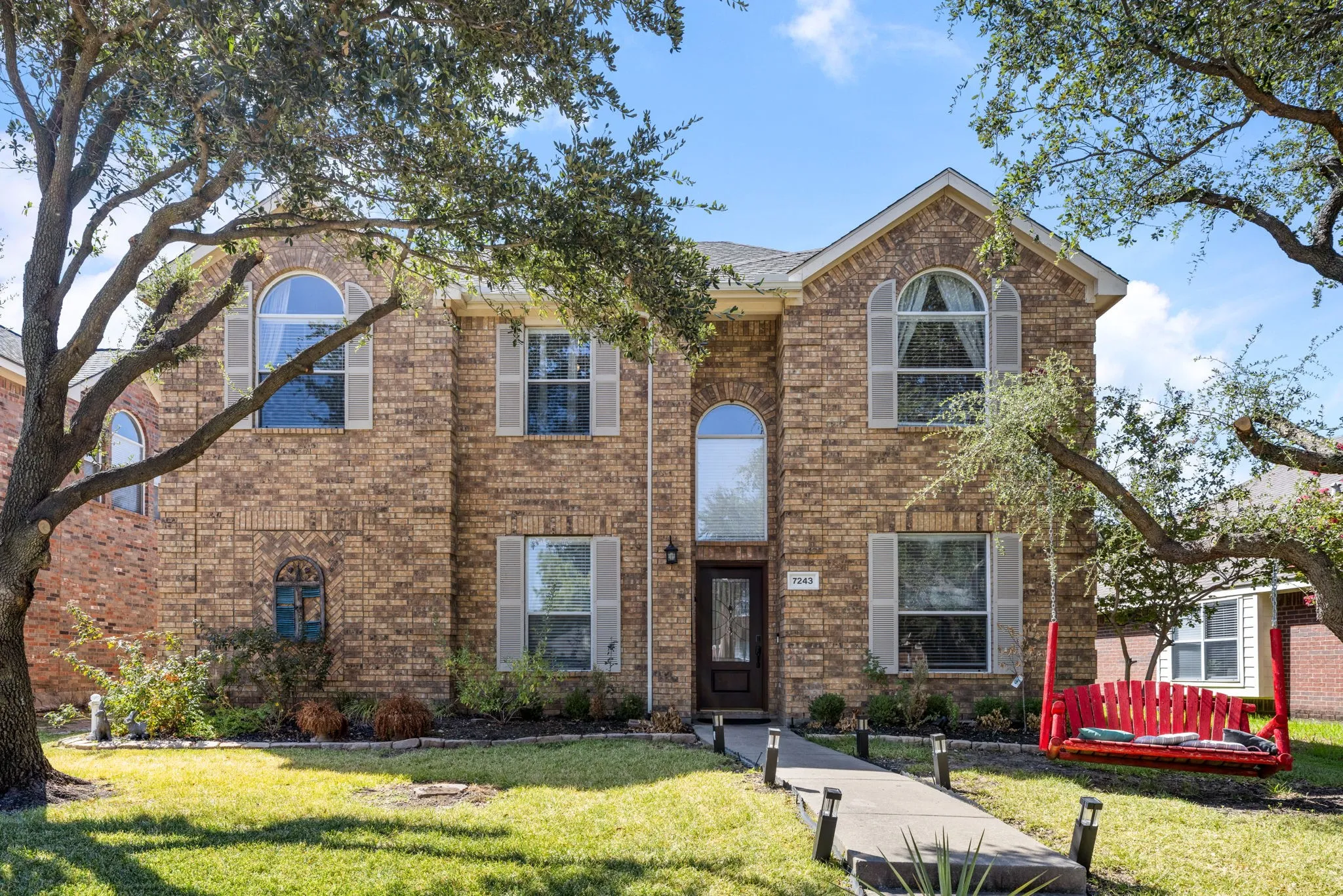 Single Family Residence For Rent in Collin County , 7243 Chinquapin Dr Drive, Frisco, Texas 75033, 5 Bedroom, 3 Bathroom, 2 Garage spaces, 2,455 Sqft, built in 2002, mls#21369788, Real Estate Agent in Frisco, Homes For Rent in Collin county, Homes For Rent in Frisco, Realtor in Frisco Texas, Real Estate Brokerage Independent Realty Texas, Luminita Cordes Realtor