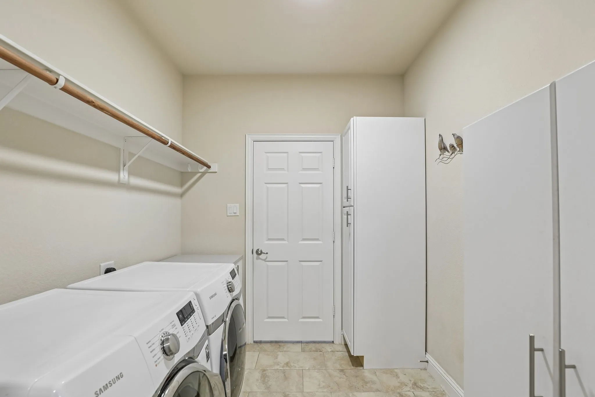 Single Family Residence For Sale in Ellis County , 620 Cross Creek Drive, Waxahachie, Texas 75167, 4 Bedroom, 3 Bathroom, 3 Garage spaces, 2,937 Sqft, built in 2017, mls#21369285, Real Estate Agent in Waxahachie, Homes For Sale in Ellis county, Homes For Sale in Waxahachie, Realtor in Waxahachie Texas, Real Estate Brokerage Independent Realty Texas, Luminita Cordes Realtor