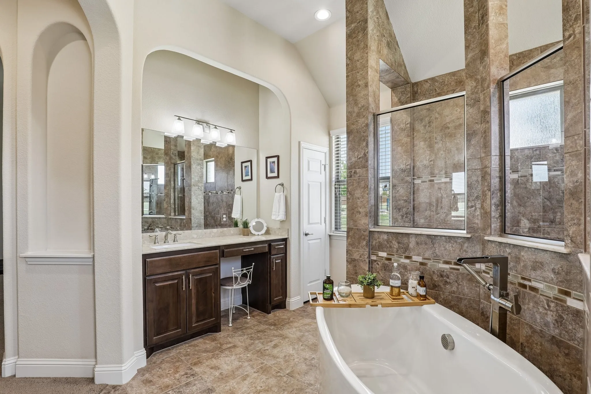 Single Family Residence For Sale in Ellis County , 620 Cross Creek Drive, Waxahachie, Texas 75167, 4 Bedroom, 3 Bathroom, 3 Garage spaces, 2,937 Sqft, built in 2017, mls#21369285, Real Estate Agent in Waxahachie, Homes For Sale in Ellis county, Homes For Sale in Waxahachie, Realtor in Waxahachie Texas, Real Estate Brokerage Independent Realty Texas, Luminita Cordes Realtor