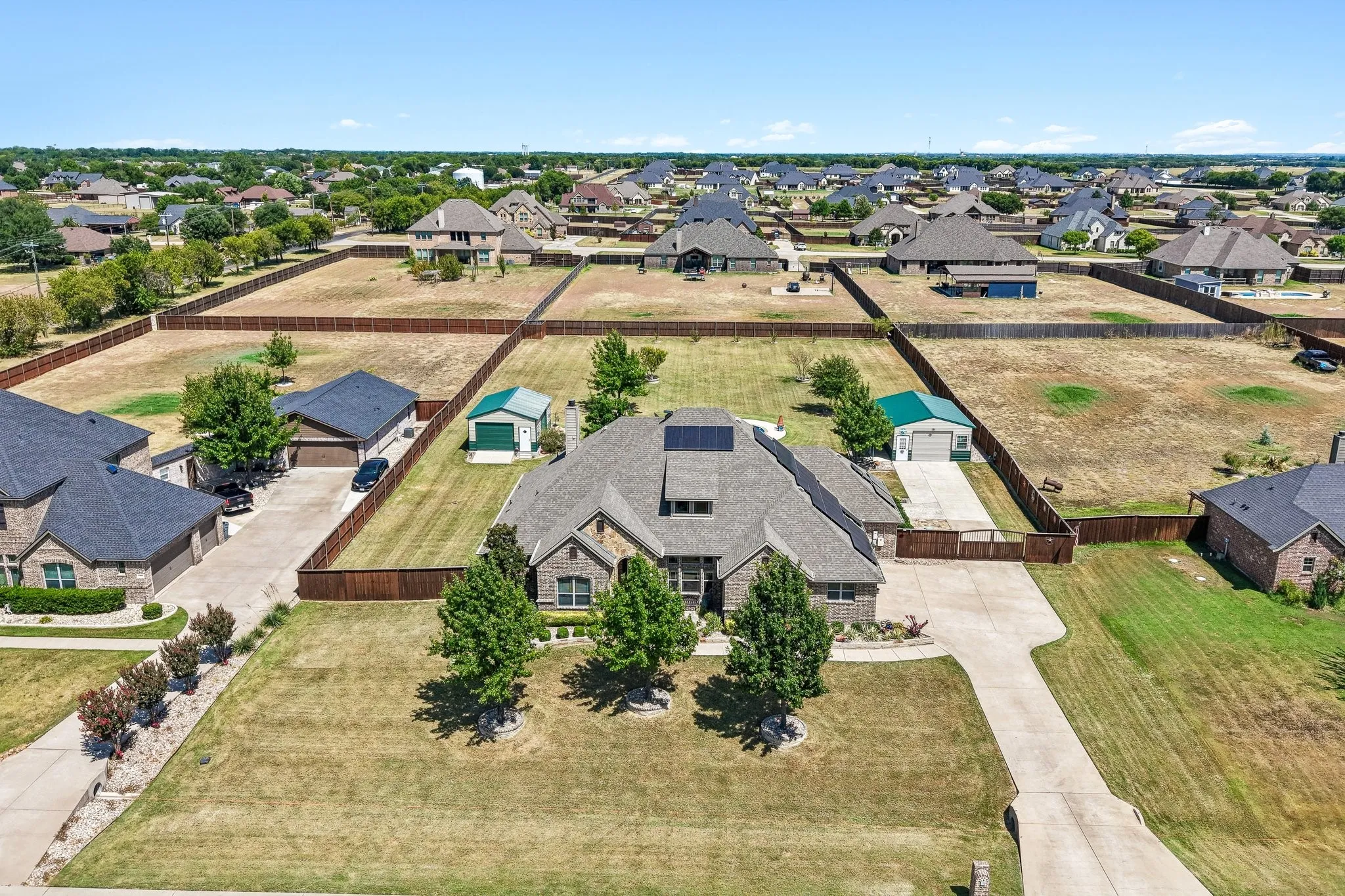 Single Family Residence For Sale in Ellis County , 620 Cross Creek Drive, Waxahachie, Texas 75167, 4 Bedroom, 3 Bathroom, 3 Garage spaces, 2,937 Sqft, built in 2017, mls#21369285, Real Estate Agent in Waxahachie, Homes For Sale in Ellis county, Homes For Sale in Waxahachie, Realtor in Waxahachie Texas, Real Estate Brokerage Independent Realty Texas, Luminita Cordes Realtor
