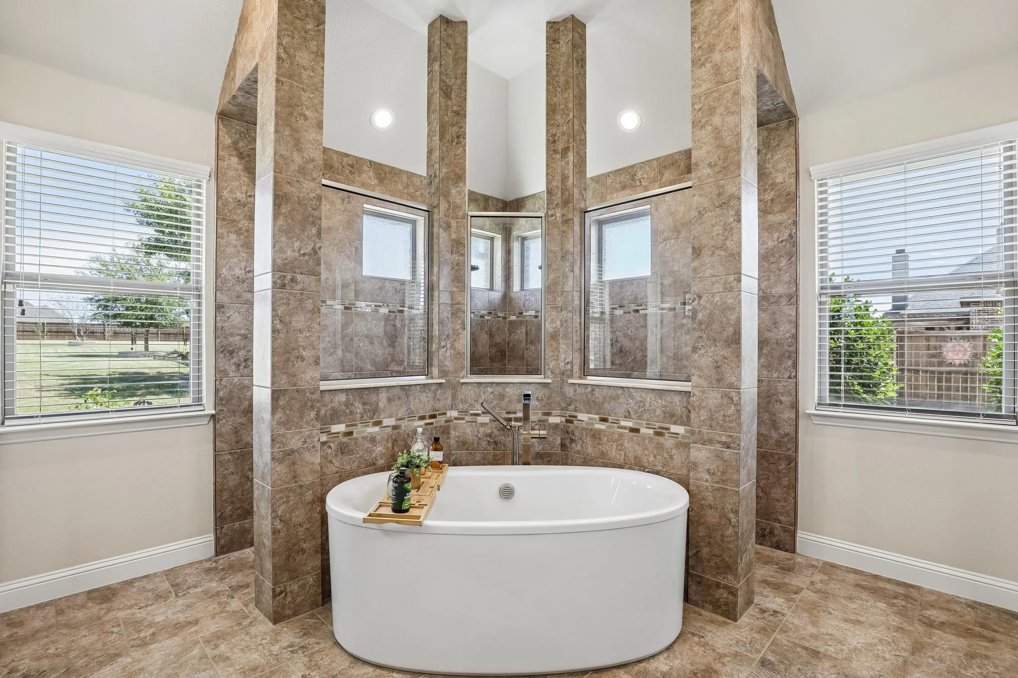 Single Family Residence For Sale in Ellis County , 620 Cross Creek Drive, Waxahachie, Texas 75167, 4 Bedroom, 3 Bathroom, 3 Garage spaces, 2,937 Sqft, built in 2017, mls#21369285, Real Estate Agent in Waxahachie, Homes For Sale in Ellis county, Homes For Sale in Waxahachie, Realtor in Waxahachie Texas, Real Estate Brokerage Independent Realty Texas, Luminita Cordes Realtor