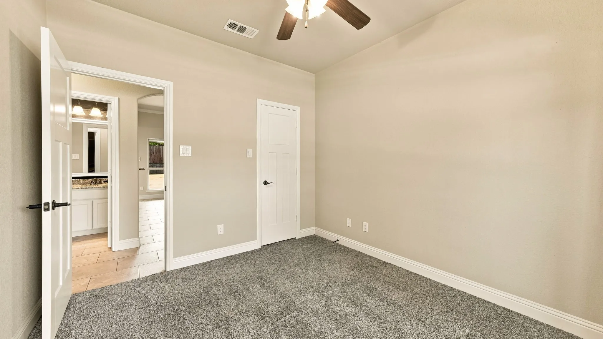 Single Family Residence For Sale in Parker County , 1813 Town Creek Circle, Weatherford, Texas 76086, 3 Bedroom, 3 Bathroom, 2 Garage spaces, 1,463 Sqft, built in 2017, mls#21368094, Real Estate Agent in Weatherford, Homes For Sale in Parker county, Homes For Sale in Weatherford, Realtor in Weatherford Texas, Real Estate Brokerage Independent Realty Texas, Luminita Cordes Realtor