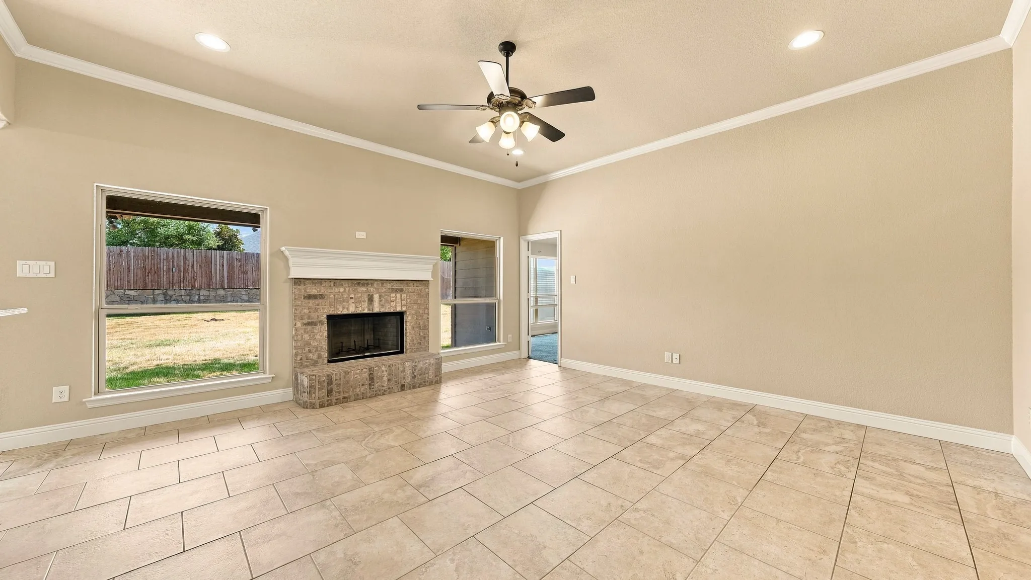 Single Family Residence For Sale in Parker County , 1813 Town Creek Circle, Weatherford, Texas 76086, 3 Bedroom, 3 Bathroom, 2 Garage spaces, 1,463 Sqft, built in 2017, mls#21368094, Real Estate Agent in Weatherford, Homes For Sale in Parker county, Homes For Sale in Weatherford, Realtor in Weatherford Texas, Real Estate Brokerage Independent Realty Texas, Luminita Cordes Realtor