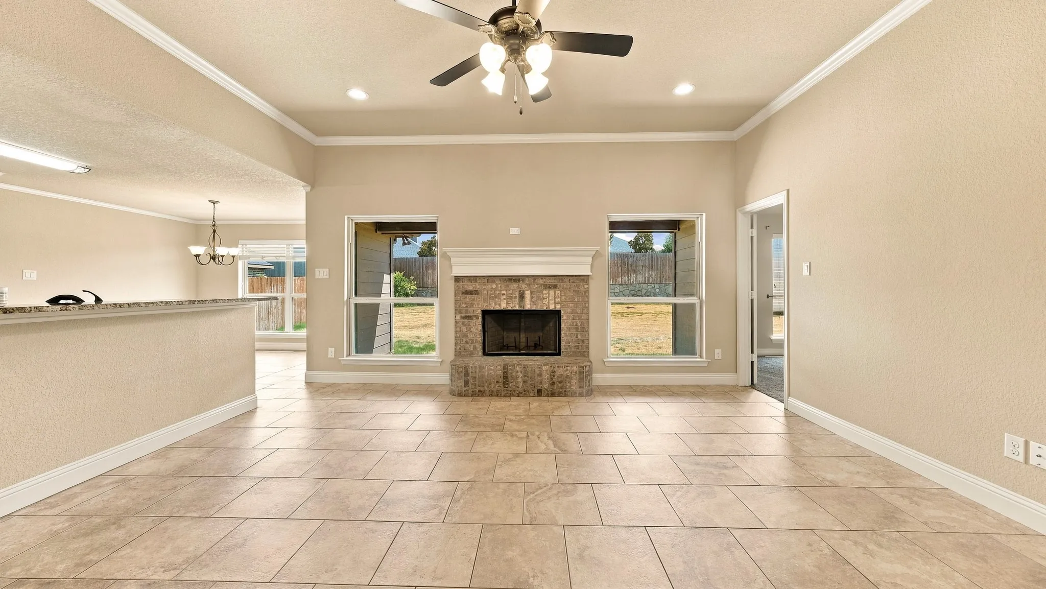 Single Family Residence For Sale in Parker County , 1813 Town Creek Circle, Weatherford, Texas 76086, 3 Bedroom, 3 Bathroom, 2 Garage spaces, 1,463 Sqft, built in 2017, mls#21368094, Real Estate Agent in Weatherford, Homes For Sale in Parker county, Homes For Sale in Weatherford, Realtor in Weatherford Texas, Real Estate Brokerage Independent Realty Texas, Luminita Cordes Realtor