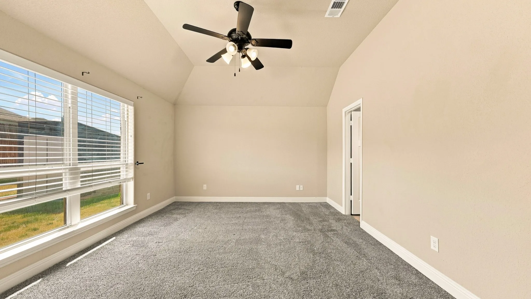 Single Family Residence For Sale in Parker County , 1813 Town Creek Circle, Weatherford, Texas 76086, 3 Bedroom, 3 Bathroom, 2 Garage spaces, 1,463 Sqft, built in 2017, mls#21368094, Real Estate Agent in Weatherford, Homes For Sale in Parker county, Homes For Sale in Weatherford, Realtor in Weatherford Texas, Real Estate Brokerage Independent Realty Texas, Luminita Cordes Realtor