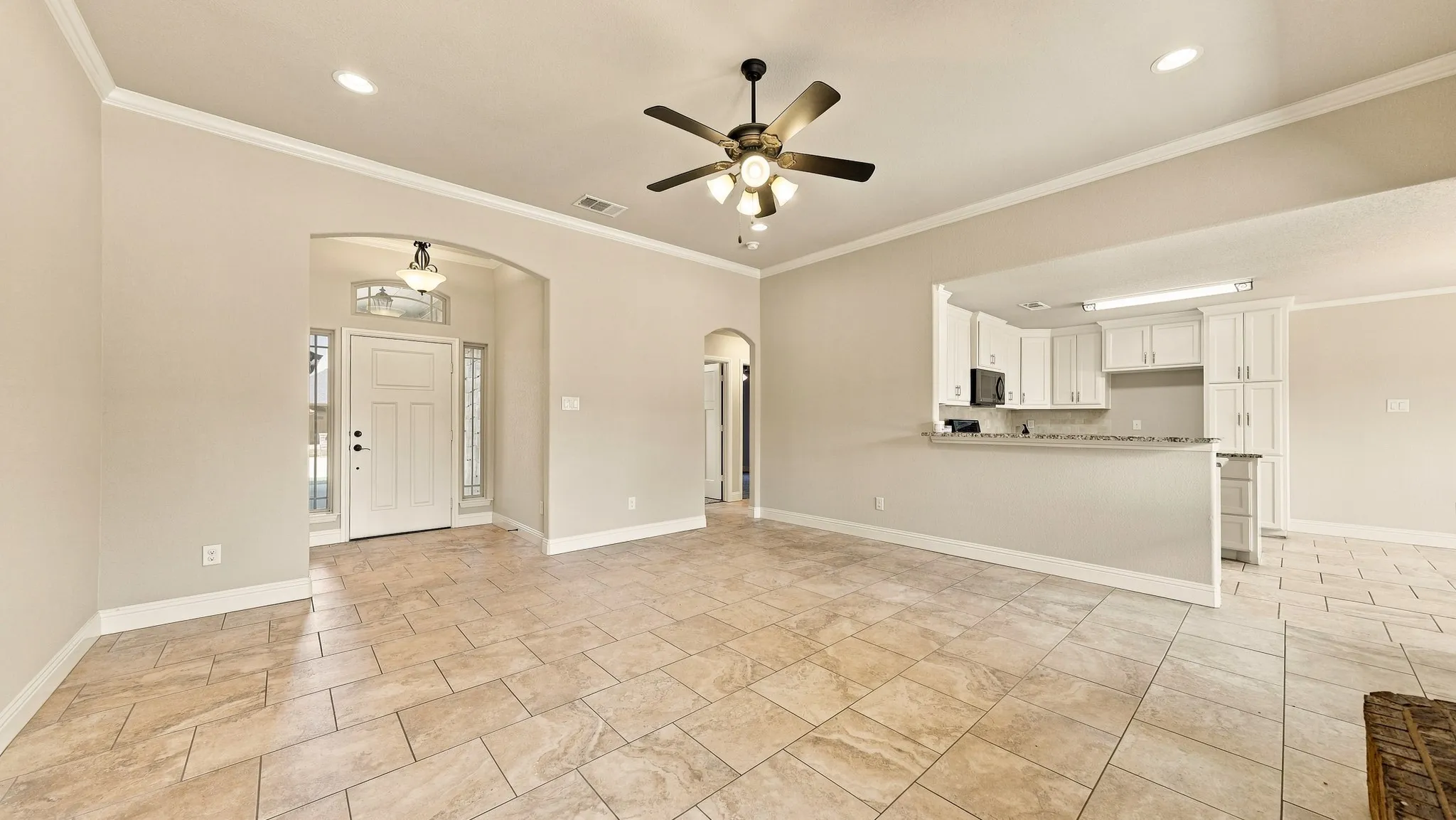 Single Family Residence For Sale in Parker County , 1813 Town Creek Circle, Weatherford, Texas 76086, 3 Bedroom, 3 Bathroom, 2 Garage spaces, 1,463 Sqft, built in 2017, mls#21368094, Real Estate Agent in Weatherford, Homes For Sale in Parker county, Homes For Sale in Weatherford, Realtor in Weatherford Texas, Real Estate Brokerage Independent Realty Texas, Luminita Cordes Realtor