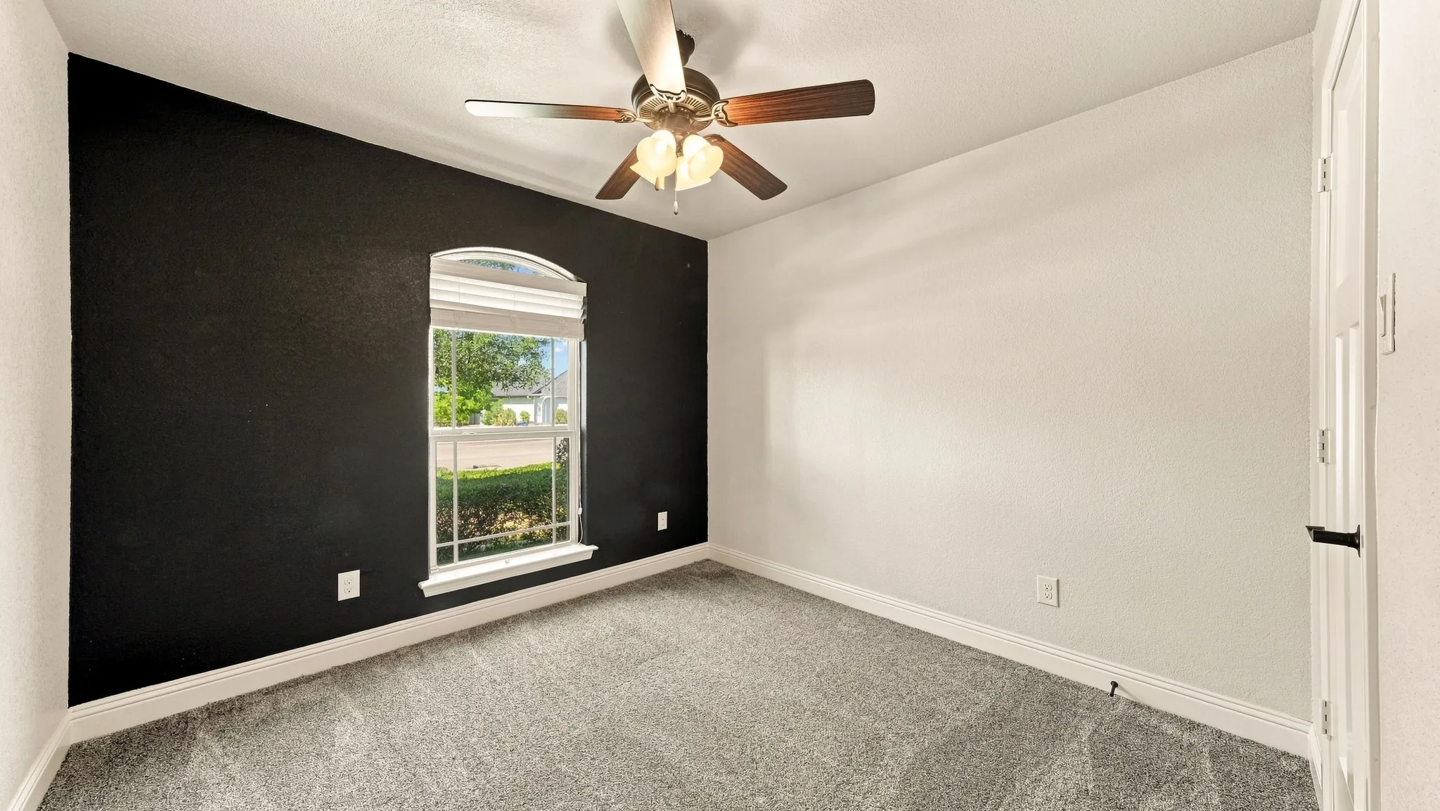 Single Family Residence For Sale in Parker County , 1813 Town Creek Circle, Weatherford, Texas 76086, 3 Bedroom, 3 Bathroom, 2 Garage spaces, 1,463 Sqft, built in 2017, mls#21368094, Real Estate Agent in Weatherford, Homes For Sale in Parker county, Homes For Sale in Weatherford, Realtor in Weatherford Texas, Real Estate Brokerage Independent Realty Texas, Luminita Cordes Realtor