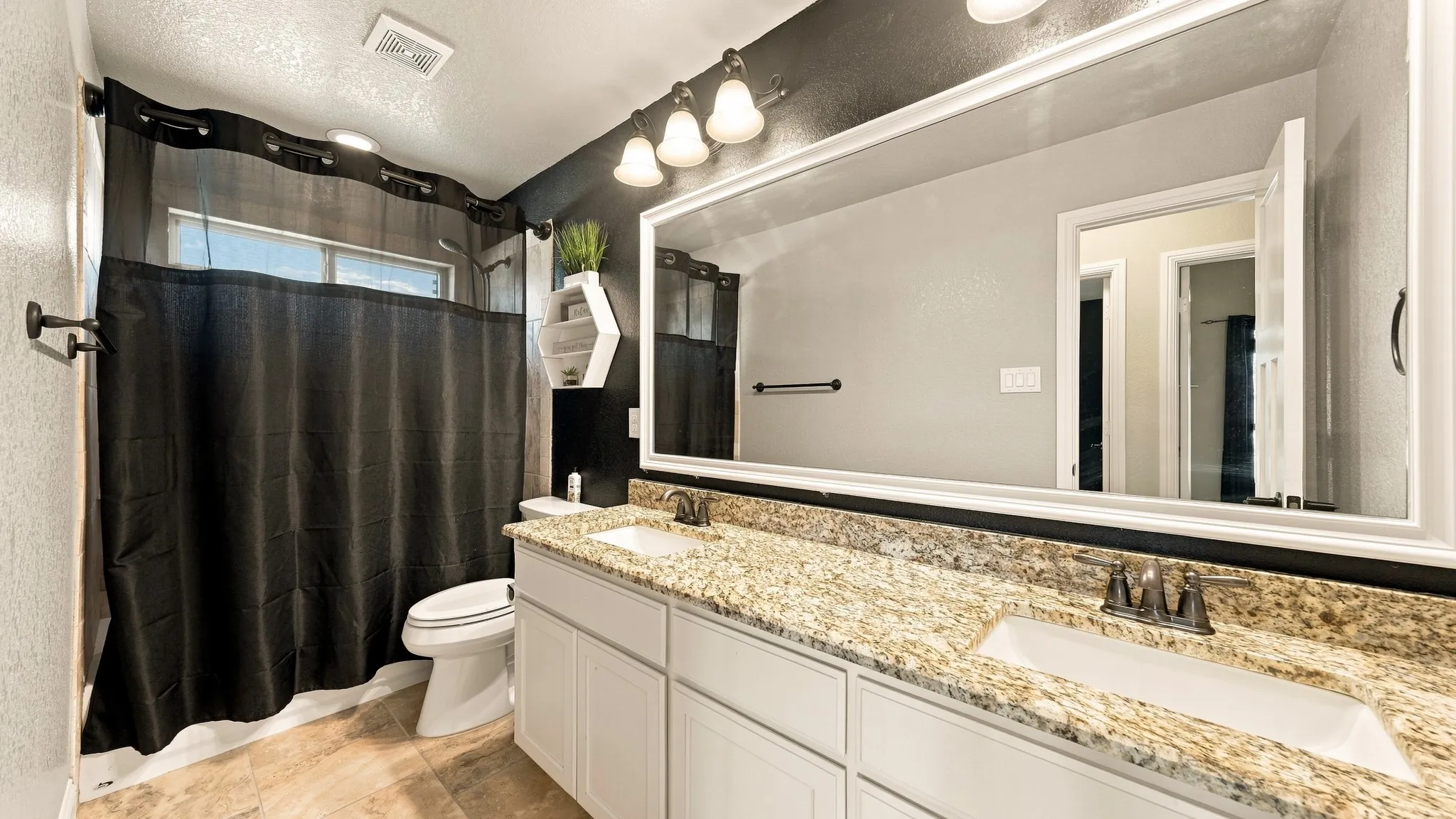 Single Family Residence For Sale in Parker County , 1813 Town Creek Circle, Weatherford, Texas 76086, 3 Bedroom, 3 Bathroom, 2 Garage spaces, 1,463 Sqft, built in 2017, mls#21368094, Real Estate Agent in Weatherford, Homes For Sale in Parker county, Homes For Sale in Weatherford, Realtor in Weatherford Texas, Real Estate Brokerage Independent Realty Texas, Luminita Cordes Realtor