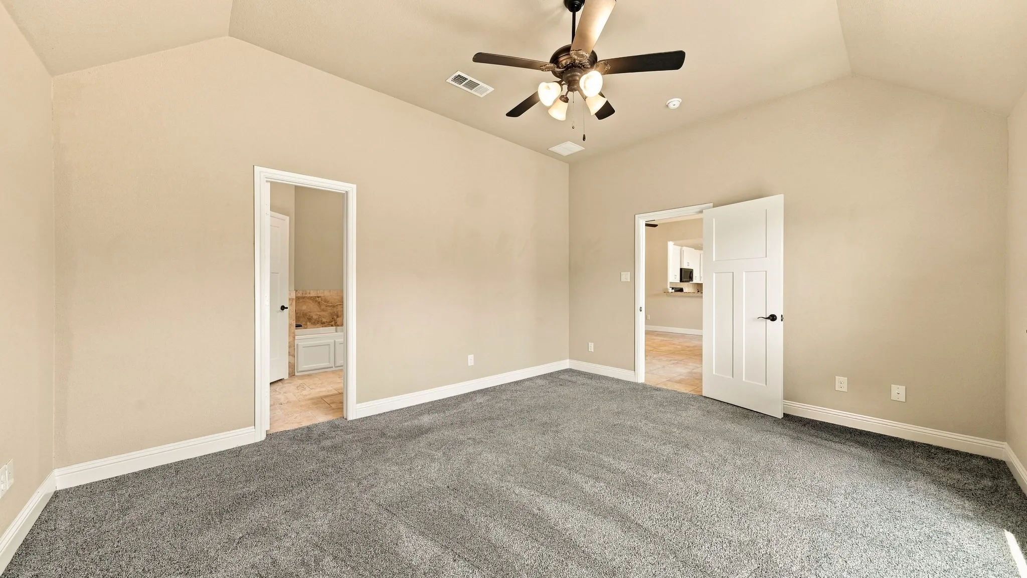 Single Family Residence For Sale in Parker County , 1813 Town Creek Circle, Weatherford, Texas 76086, 3 Bedroom, 3 Bathroom, 2 Garage spaces, 1,463 Sqft, built in 2017, mls#21368094, Real Estate Agent in Weatherford, Homes For Sale in Parker county, Homes For Sale in Weatherford, Realtor in Weatherford Texas, Real Estate Brokerage Independent Realty Texas, Luminita Cordes Realtor