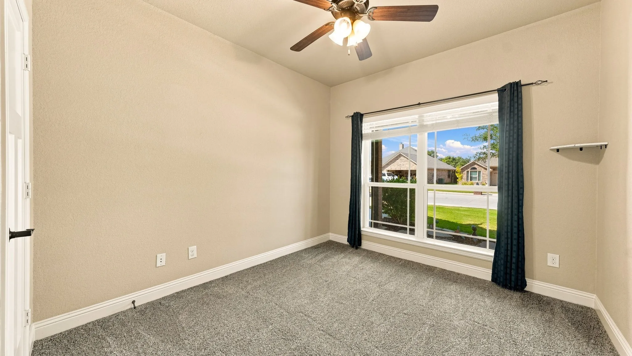 Single Family Residence For Sale in Parker County , 1813 Town Creek Circle, Weatherford, Texas 76086, 3 Bedroom, 3 Bathroom, 2 Garage spaces, 1,463 Sqft, built in 2017, mls#21368094, Real Estate Agent in Weatherford, Homes For Sale in Parker county, Homes For Sale in Weatherford, Realtor in Weatherford Texas, Real Estate Brokerage Independent Realty Texas, Luminita Cordes Realtor