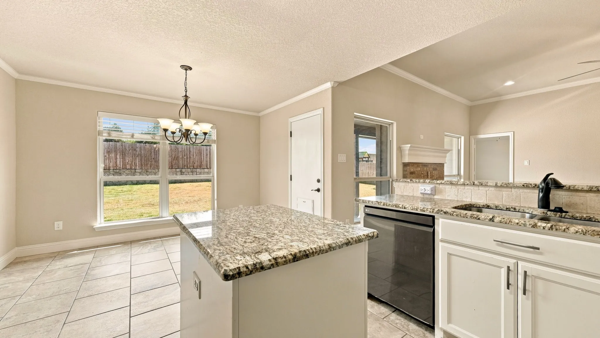 Single Family Residence For Sale in Parker County , 1813 Town Creek Circle, Weatherford, Texas 76086, 3 Bedroom, 3 Bathroom, 2 Garage spaces, 1,463 Sqft, built in 2017, mls#21368094, Real Estate Agent in Weatherford, Homes For Sale in Parker county, Homes For Sale in Weatherford, Realtor in Weatherford Texas, Real Estate Brokerage Independent Realty Texas, Luminita Cordes Realtor