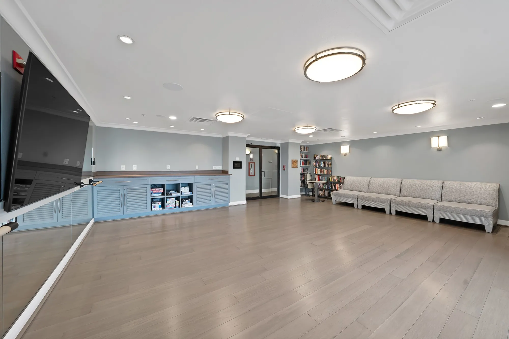Condominium For Sale in Dallas County , 330 Las Colinas Boulevard E 338, Irving, Texas 75039, 1 Bedroom, 1 Bathroom, 1 Garage spaces, 805 Sqft, built in 2001, mls#21370587, Real Estate Agent in Irving, Homes For Sale in Dallas county, Homes For Sale in Irving, Realtor in Irving Texas, Real Estate Brokerage Independent Realty Texas, Luminita Cordes Realtor