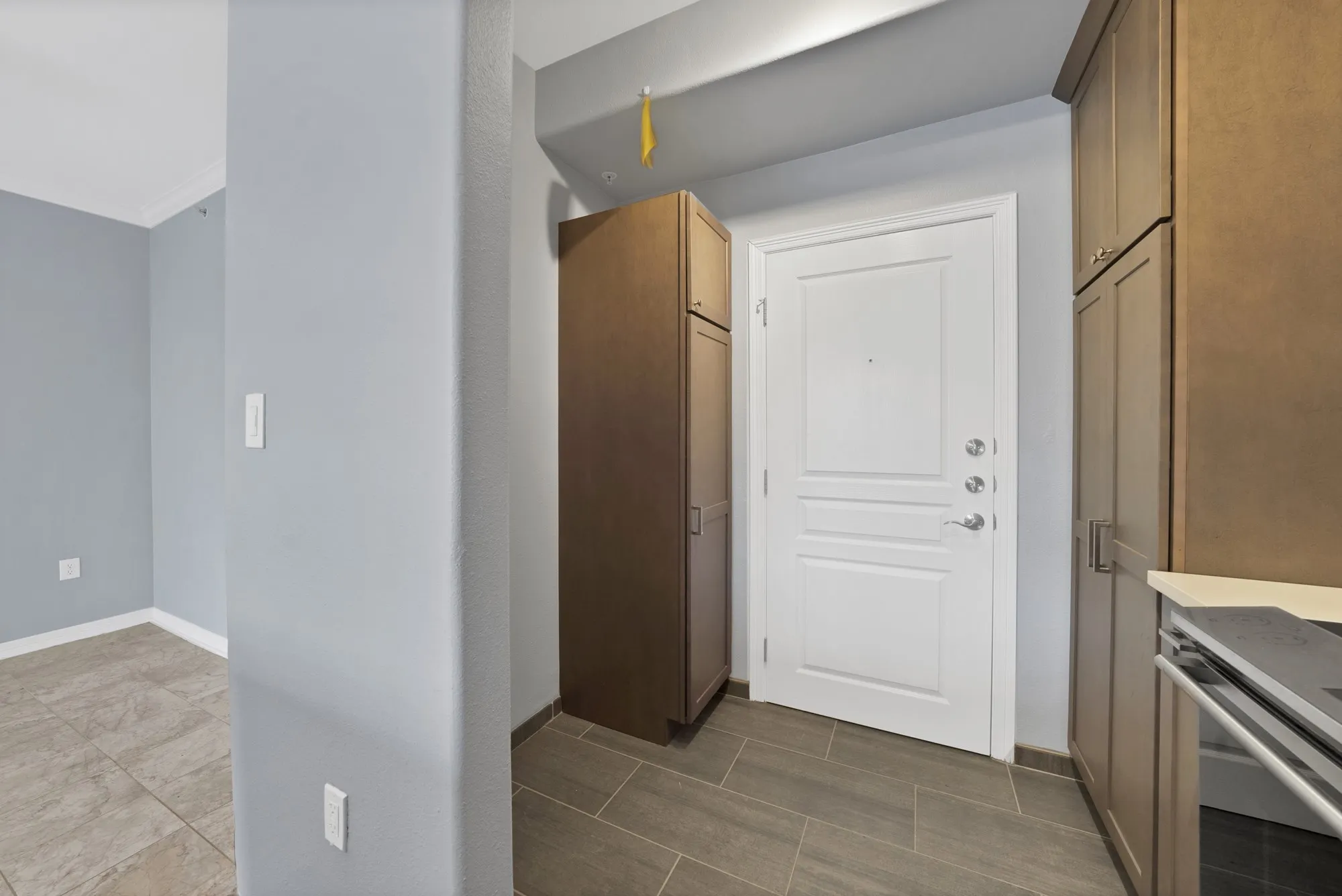 Condominium For Sale in Dallas County , 330 Las Colinas Boulevard E 338, Irving, Texas 75039, 1 Bedroom, 1 Bathroom, 1 Garage spaces, 805 Sqft, built in 2001, mls#21370587, Real Estate Agent in Irving, Homes For Sale in Dallas county, Homes For Sale in Irving, Realtor in Irving Texas, Real Estate Brokerage Independent Realty Texas, Luminita Cordes Realtor