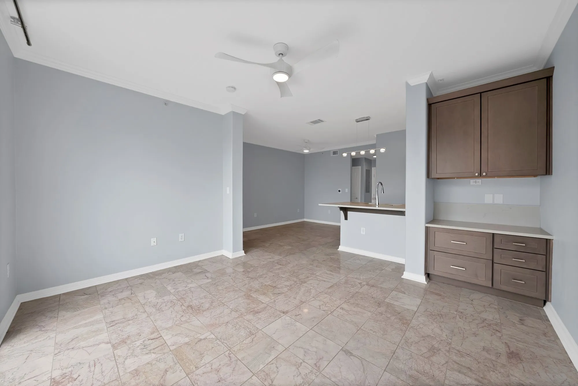Condominium For Sale in Dallas County , 330 Las Colinas Boulevard E 338, Irving, Texas 75039, 1 Bedroom, 1 Bathroom, 1 Garage spaces, 805 Sqft, built in 2001, mls#21370587, Real Estate Agent in Irving, Homes For Sale in Dallas county, Homes For Sale in Irving, Realtor in Irving Texas, Real Estate Brokerage Independent Realty Texas, Luminita Cordes Realtor