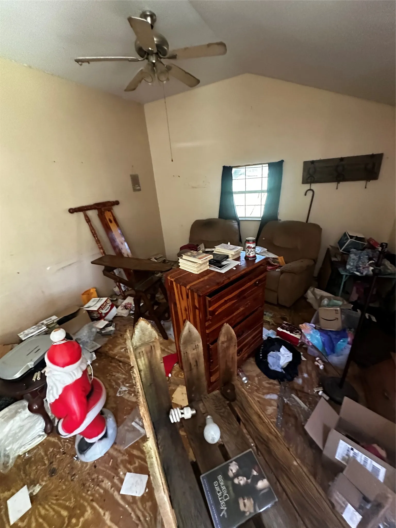 Single Family Residence For Sale in Kaufman County , 18277 Woodruff Lane, Kemp, Texas 75143, 2 Bedroom, 1 Bathroom, Garage spaces, 1,596 Sqft, built in 1986, mls#21363512, Real Estate Agent in Kemp, Homes For Sale in Kaufman county, Homes For Sale in Kemp, Realtor in Kemp Texas, Real Estate Brokerage Independent Realty Texas, Luminita Cordes Realtor