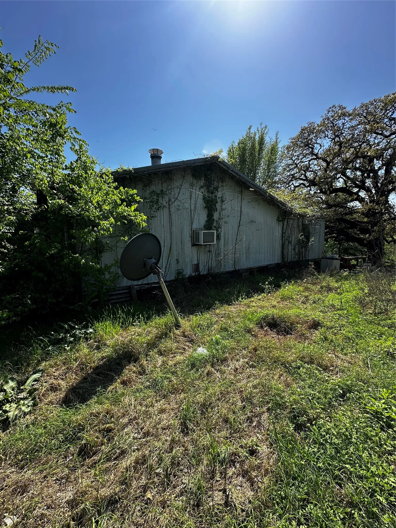 Single Family Residence For Sale in Kaufman County , 18277 Woodruff Lane, Kemp, Texas 75143, 2 Bedroom, 1 Bathroom, Garage spaces, 1,596 Sqft, built in 1986, mls#21363512, Real Estate Agent in Kemp, Homes For Sale in Kaufman county, Homes For Sale in Kemp, Realtor in Kemp Texas, Real Estate Brokerage Independent Realty Texas, Luminita Cordes Realtor