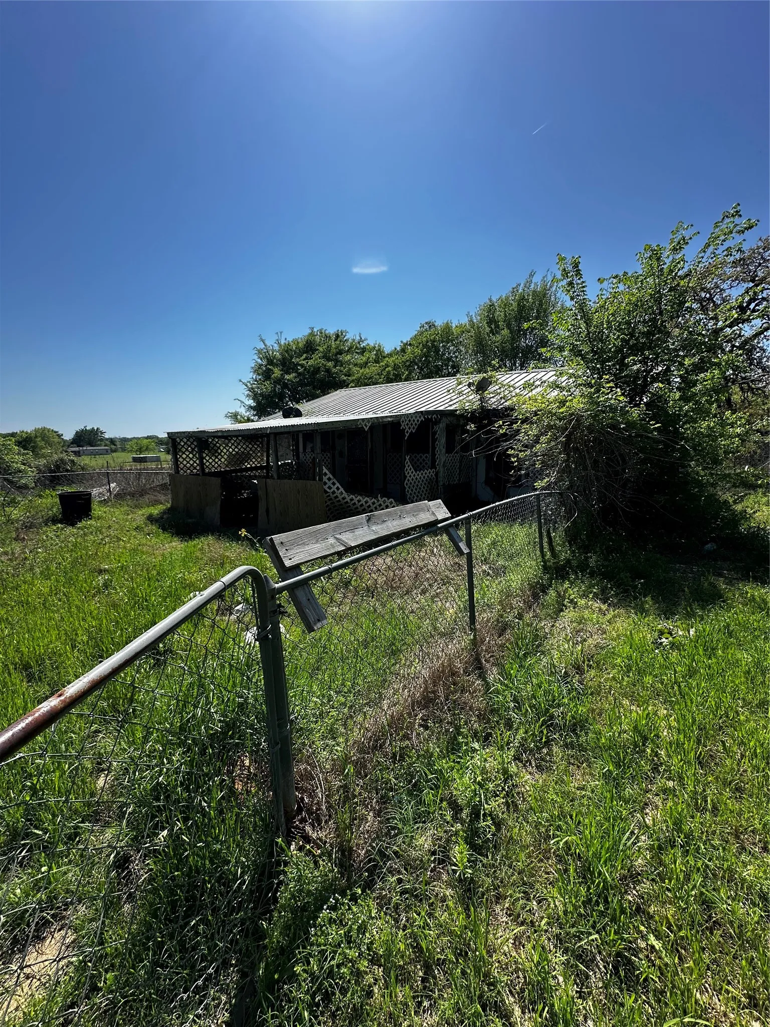 Single Family Residence For Sale in Kaufman County , 18277 Woodruff Lane, Kemp, Texas 75143, 2 Bedroom, 1 Bathroom, Garage spaces, 1,596 Sqft, built in 1986, mls#21363512, Real Estate Agent in Kemp, Homes For Sale in Kaufman county, Homes For Sale in Kemp, Realtor in Kemp Texas, Real Estate Brokerage Independent Realty Texas, Luminita Cordes Realtor